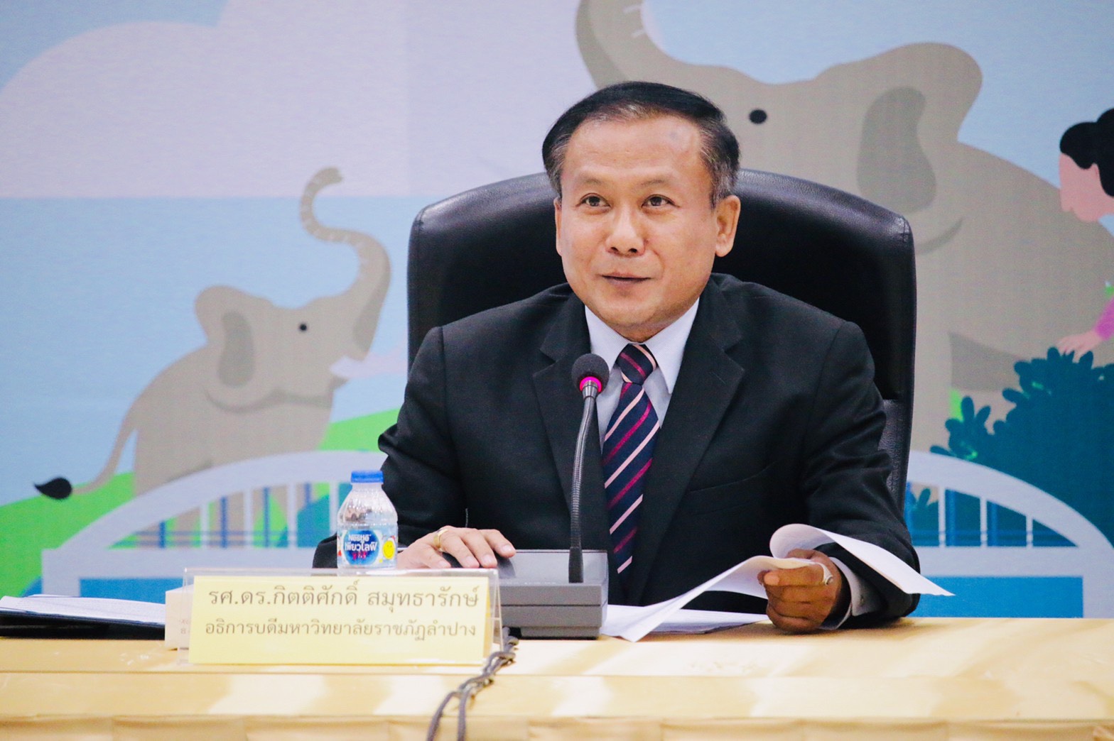พช.ลำปาง ร่วมพิธีการลงนามบันทึกข้อตกลงโครงการยกระดับเศรษฐกิจและสังคม รายตำบลแบบบูรณาการ  (มหาวิทยาลัยสู่ตำบลสร้างรากแก้วให้ประเทศ)  และ โครงการเสริมสร้างสมรรถนะภาคีเครือข่ายการวางแผนพัฒนาเชิงพื้นที่ระดับตำบล  พื้นที่จังหวัดลำปางและจังหวัดลำพูน