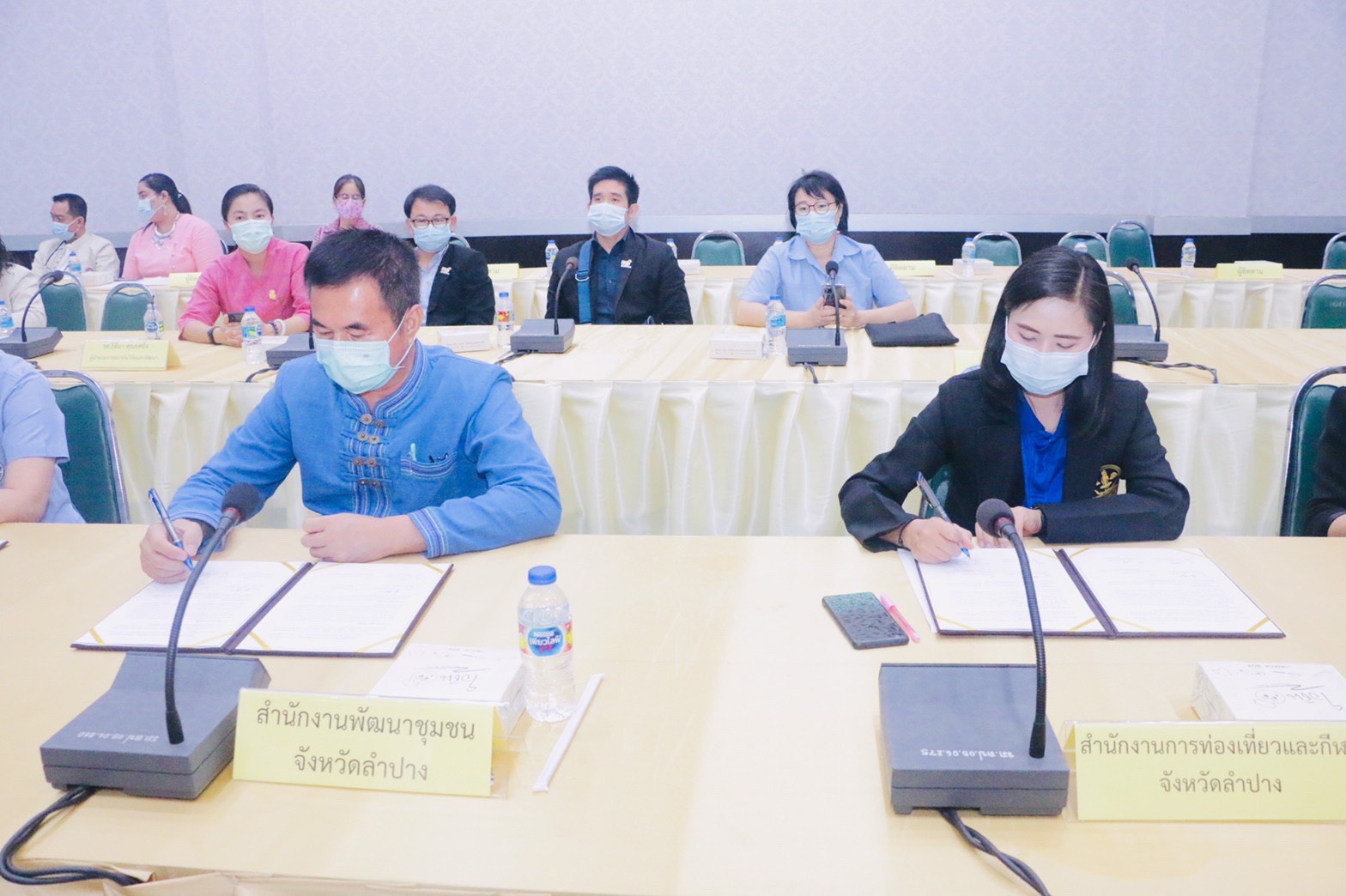 พช.ลำปาง ร่วมพิธีการลงนามบันทึกข้อตกลงโครงการยกระดับเศรษฐกิจและสังคม รายตำบลแบบบูรณาการ  (มหาวิทยาลัยสู่ตำบลสร้างรากแก้วให้ประเทศ)  และ โครงการเสริมสร้างสมรรถนะภาคีเครือข่ายการวางแผนพัฒนาเชิงพื้นที่ระดับตำบล  พื้นที่จังหวัดลำปางและจังหวัดลำพูน