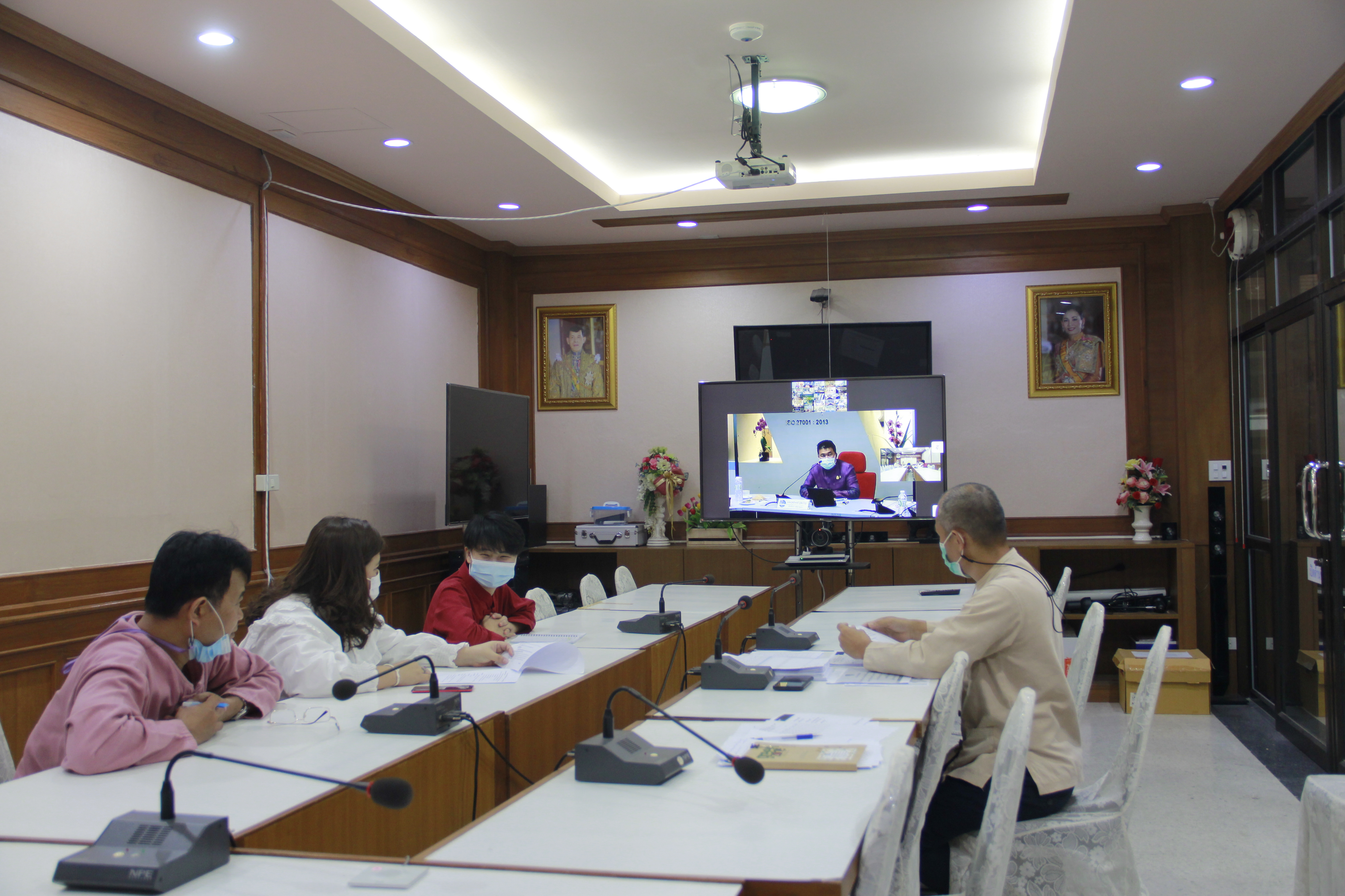 สพจ.ลำปาง รับฟังการประชุมขับเคลื่อนการพัฒนาคุณภาพชีวิตตามหลักทฤษฎีใหม่ประยุกต์ สู่ “โคก หนอง นา โมเดล” ผ่านระบบวีดิทัศน์ทางไกล (Video Conference)
