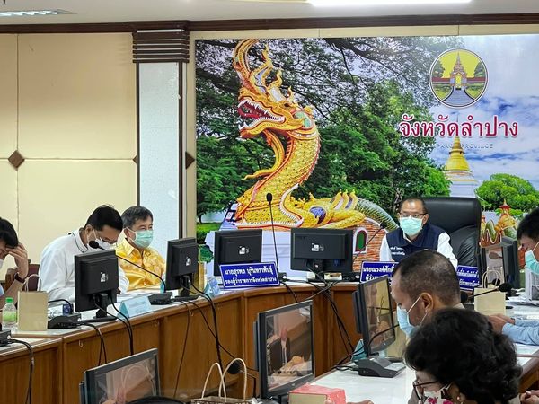 พัฒนาชุมชนจังหวัดลำปางเข้าร่วมประชุมรับมอบนโยบายเพื่อป้องกัน ควบคุมและแก้ไขสถานการณ์การแพร่ระบาดของโรคติดเชื้อไวรัสโคโรนา 2019  ผ่านระบบวีดีทัศน์ทางไกล (Video Conference) ของกระทรวงมหาดไทย