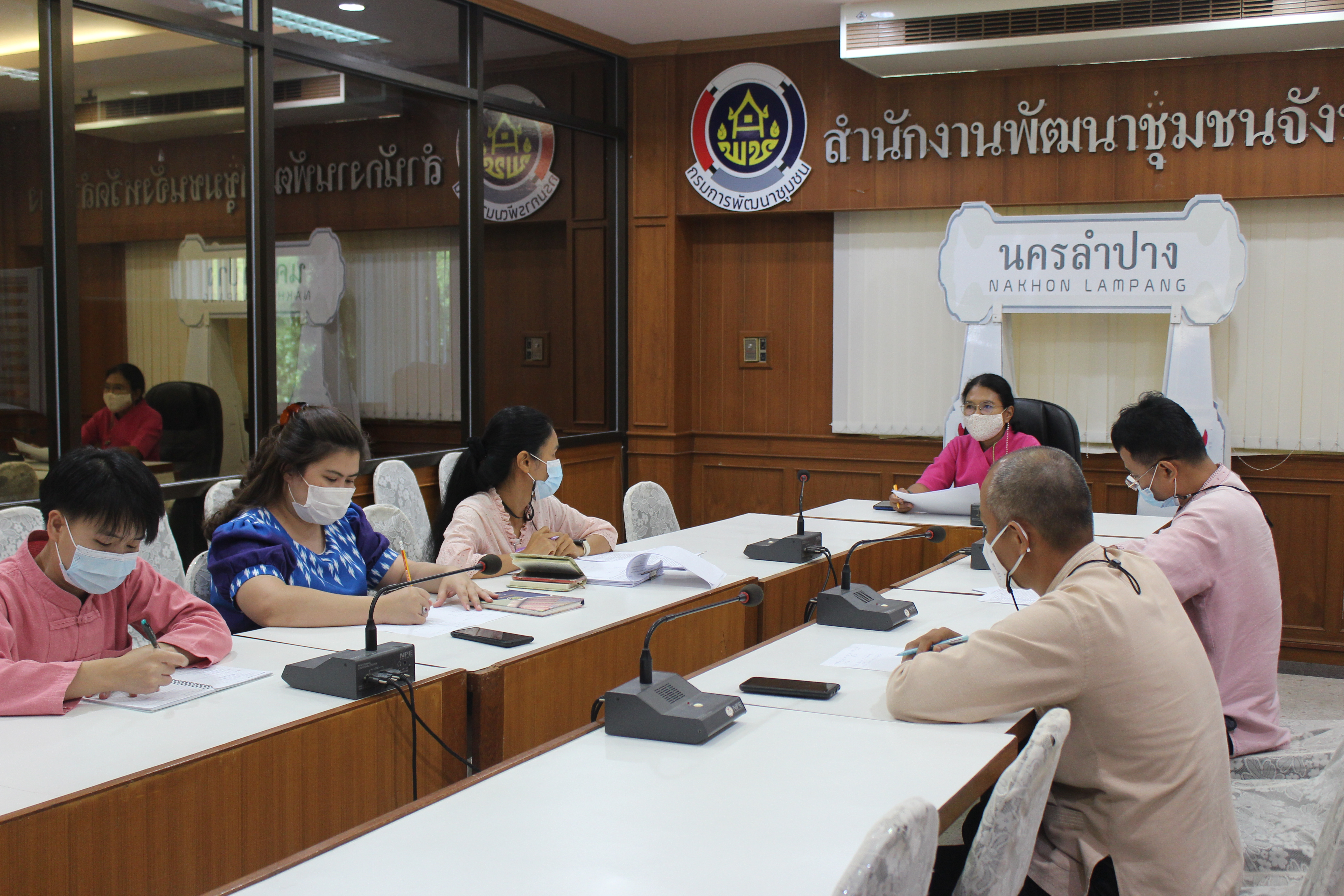 พช.ลำปาง ประชุมคัดเลือกบุคคลต้นแบบและเชิดชูเกียรติการน้อมนำแนวพระราชดำริ ของสมเด็จพระกนิษฐาธิราชเจ้า กรมสมเด็จพระเทพรัตนราชสุดาฯ สยามบรมราชกุมารี  สร้างความมั่นคงทางอาหาร สู่ปฏิบัติการ 90 วัน  ปลูกผักสวนครัวเพื่อสร้างความมั่นคงทางอาหาร รอบ 2