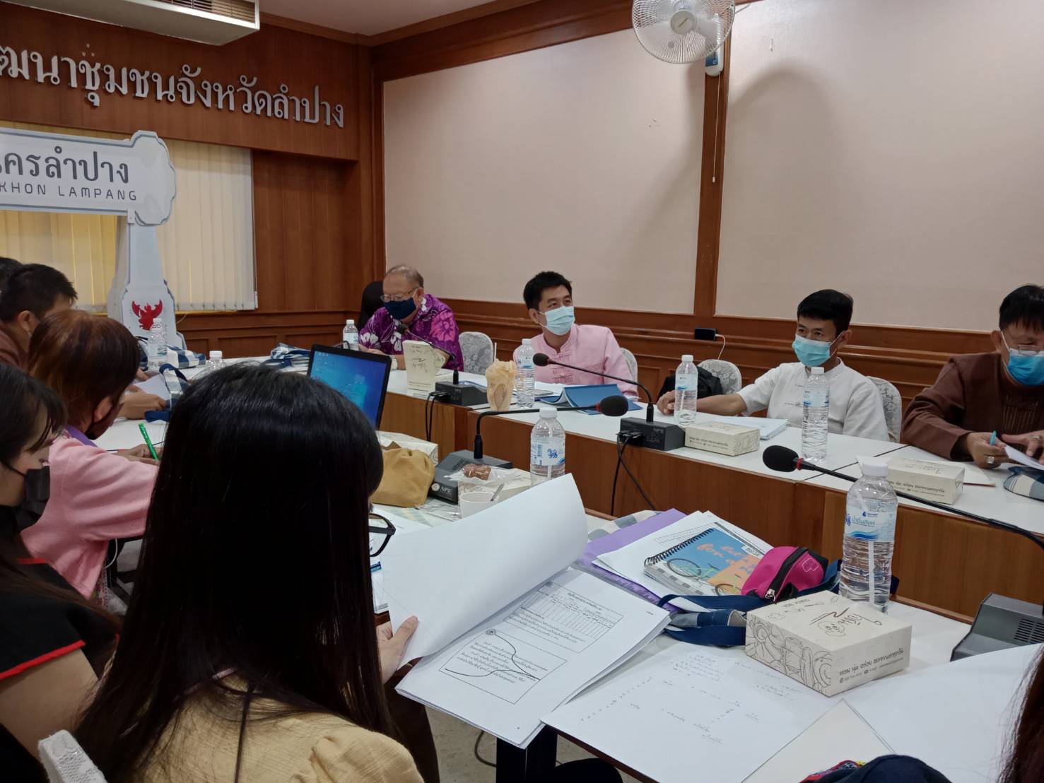 พช. ลำปาง เข้าร่วมประชุมเชิงปฏิบัติการเสริมสร้างความรู้ และทักษะการขับเคลื่อนงานกองทุนชุมชนตามหลักธรรมาภิบาล  ผ่านระบบ VDO Conference