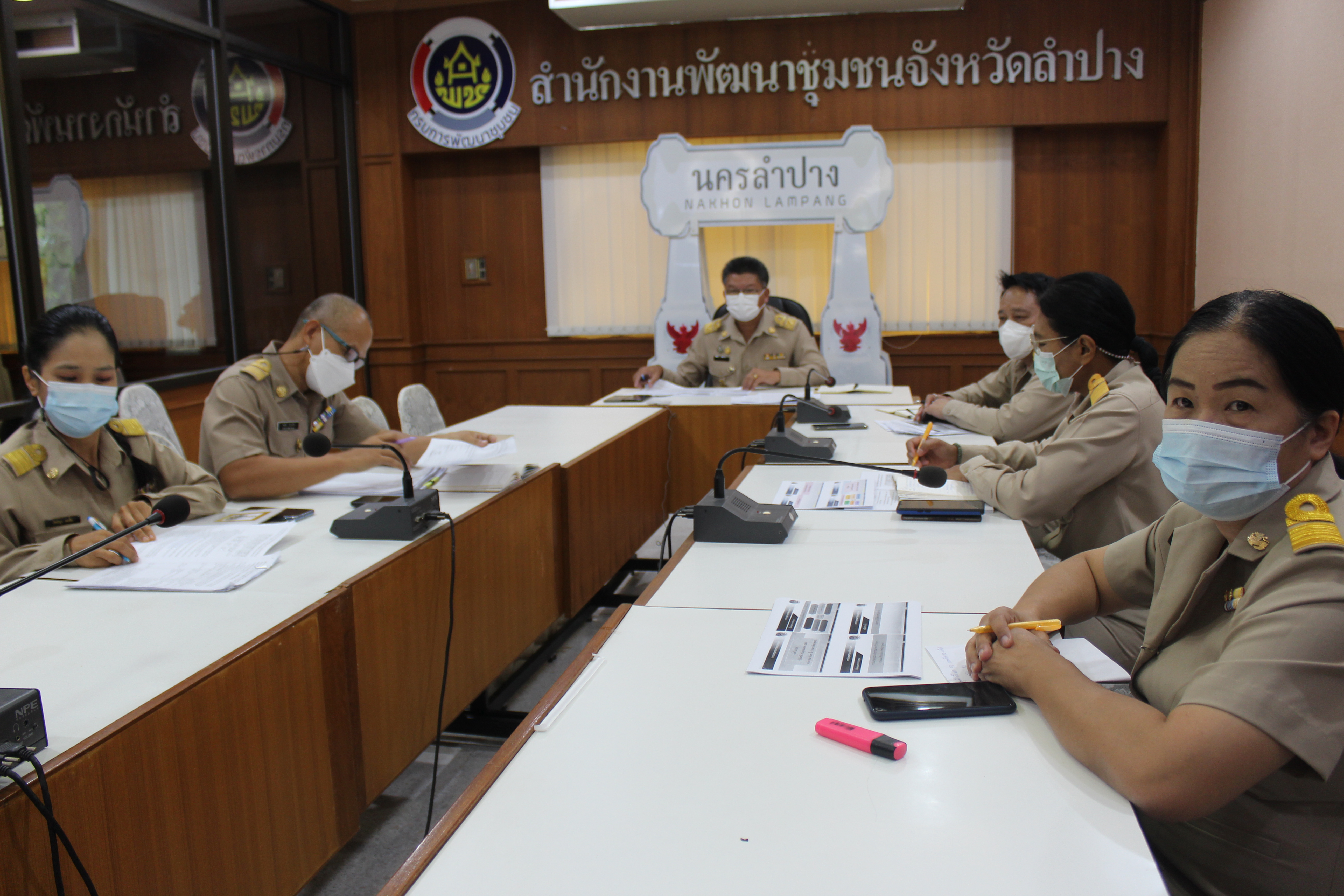 “อธิบดีกรมการพัฒนาชุมชน ขับเคลื่อนภารกิจงาน พช.อย่างต่อเนื่อง  ประชุมผ่านระบบวีดีทัศน์ทางไกล (Video Conference) ทั้ง 76 จังหวัด  ติดตามกิจกรรม โครงการฯ เพื่อสร้างความมั่นคง มั่งคั่ง และยั่งยืนให้พี่น้องประชาชน  ครั้งที่ 6/2564   ณ ห้อง War Room ชั้น 5 กรมการพัฒนาชุมชน”