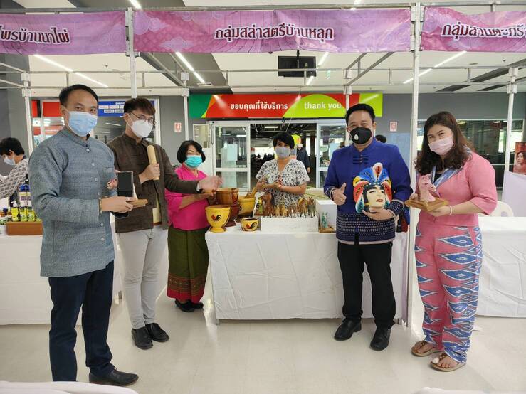 พช.ลำปาง ร่วมกับเครือข่ายองค์ความรู้ KBO จังหวัด จัดกิจกรรมทดลองตลาดแสดงผลิตภัณฑ์และจัดจำหน่าย
