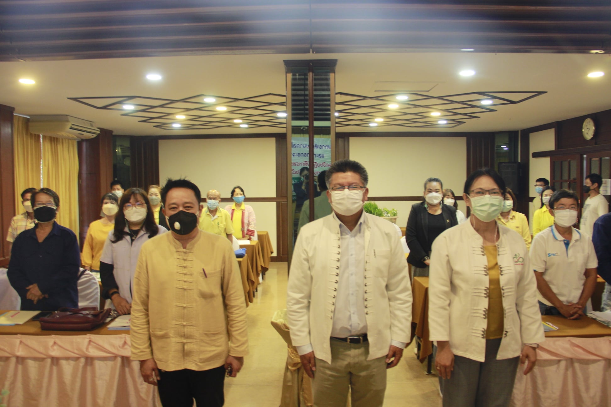 พช.ลำปางดำเนินกิจกรรมประชุมเชิงปฏิบัติการสร้างรายได้จากกิจการอาหารปลอดภัย 4 ร. (โรงพยาบาล โรงเรียน โรงแรม ร้านอาหาร)