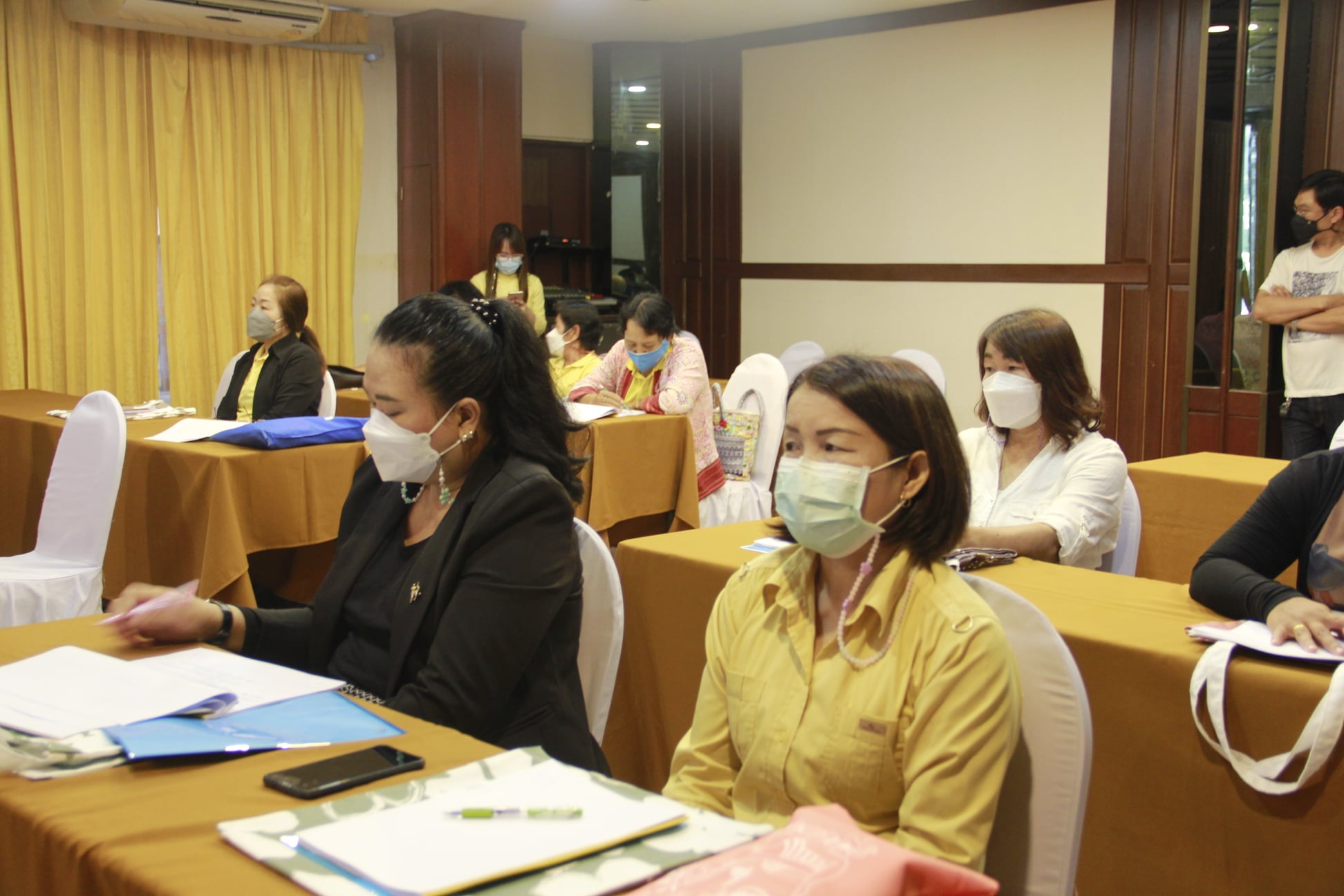 พช.ลำปางดำเนินกิจกรรมประชุมเชิงปฏิบัติการสร้างรายได้จากกิจการอาหารปลอดภัย 4 ร. (โรงพยาบาล โรงเรียน โรงแรม ร้านอาหาร)