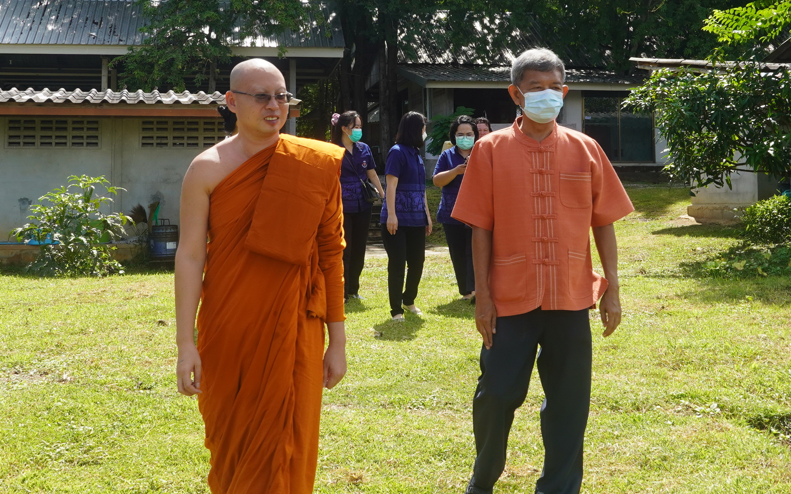 พช.ลำปาง มอบเกียรติบัตรและเมล็ดพันธุ์ผักแก่บุคคลต้นแบบประเภท“ผู้นำทางศาสนา”