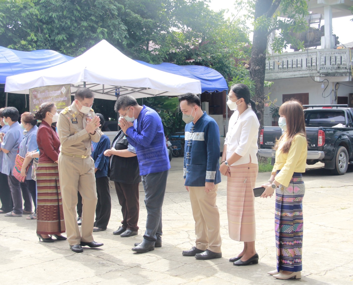 พช.ลำปาง ให้การต้อนรับ ผู้ว่าราชการจังหวัดลำปาง ในขณะเข้าสักการะสิ่งศักดิ์สิทธิ์ ประจำจังหวัดเพื่อเป็นสิริมงคลในการเข้ารับตำแหน่ง
