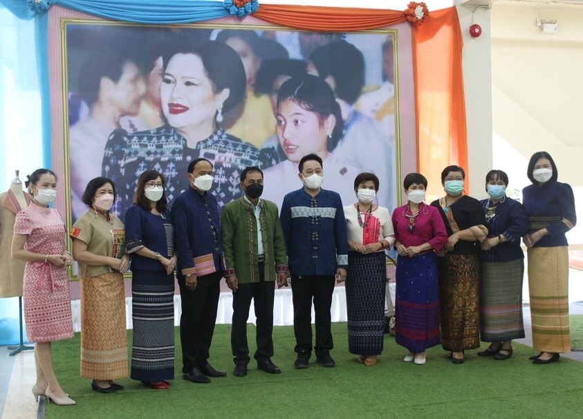 พช.ลำปาง  จัดนิทรรศการ “เสน่ห์ผ้าทอ สานต่อผ้าถิ่น เมดอินลำปาง”