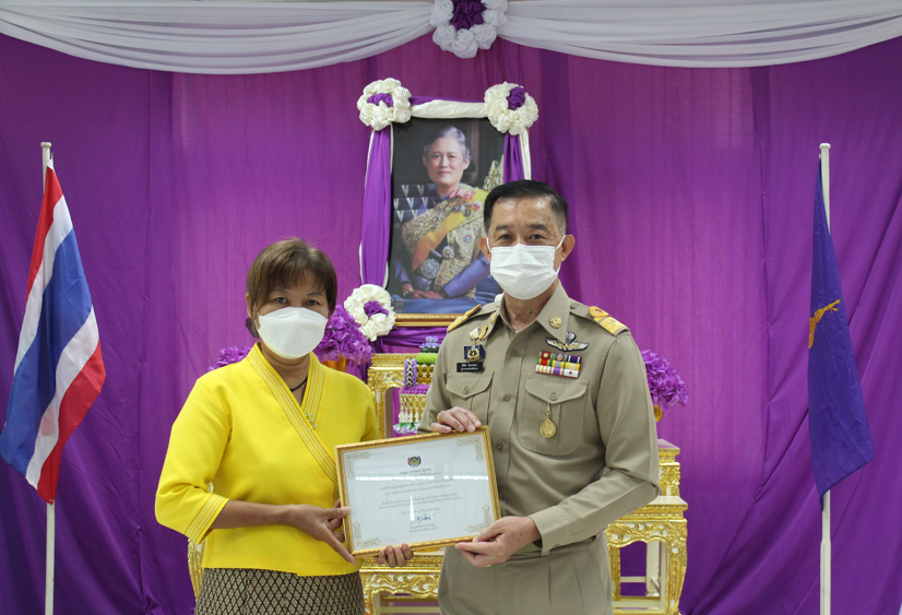 ? พช.ลำปาง เชิดชูเกียรติแก่บุคคลและองค์กรต้นแบบการน้อมนำแนวทางพระราชดำริของสมเด็จพระกนิษฐาธิราชเจ้า กรมสมเด็จพระเทพรัตนราชสุดาฯ สยามบรมราชกุมารี  สร้างความมั่นคงทางอาหาร สู่ปฏิบัติการ 90 วัน ปลูกผักสวนครัวสร้างความมั่นคงทางอาหาร รอบ 2