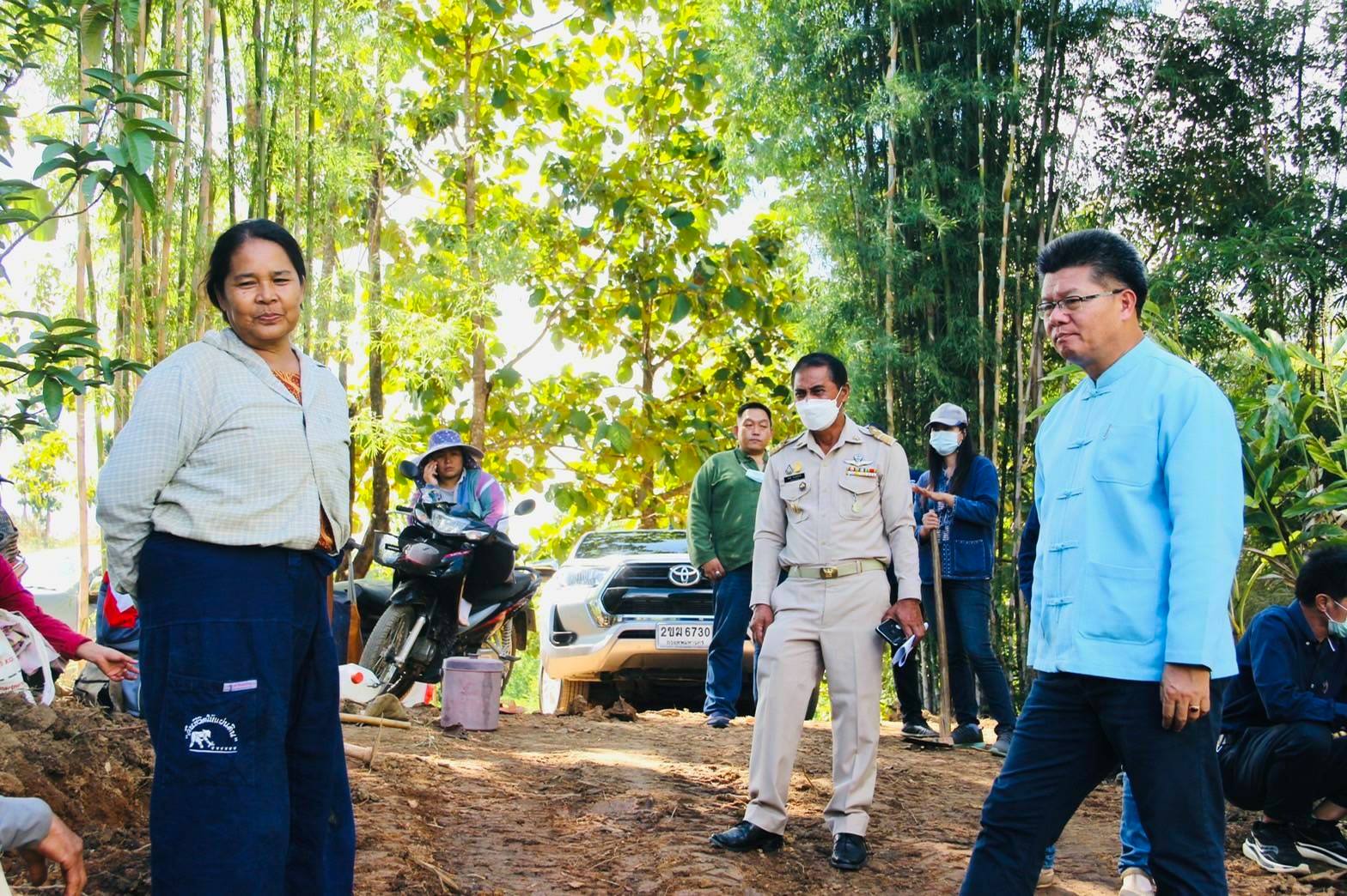 พช.ลำปาง   พัฒนาการจังหวัดลำปาง ลงพื้นที่ติดตามความก้าวหน้า โครงการพัฒนาพื้นที่ต้นแบบการพัฒนาคุณภาพชีวิตตามหลักทฤษฎีใหม่ประยุกต์สู่ “โคก หนอง นา โมเดล” (“โคก หนอง นา พช.”)
