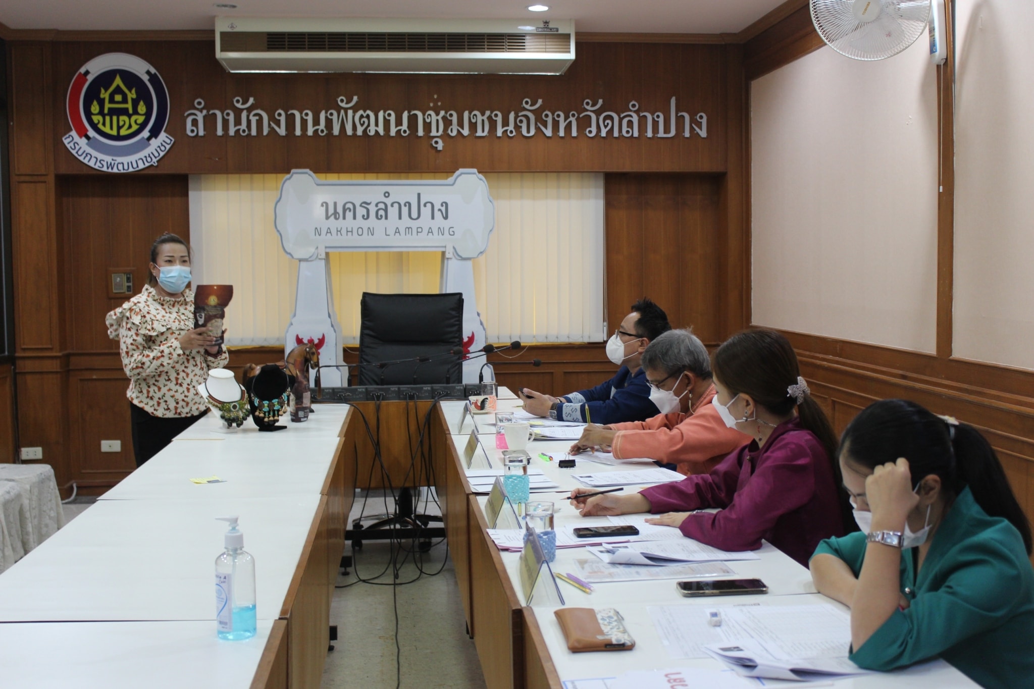 พช. ลำปาง เฟ้นหานักการตลาดรุ่นใหม่ (OTOP) หวังเพิ่มยอดจำหน่ายสินค้า ผลิตภัณฑ์ OTOP และการท่องเที่ยวชุมชน OTOP เพิ่มรายให้ผู้ผลิตผู้ประกอบการชุมชน