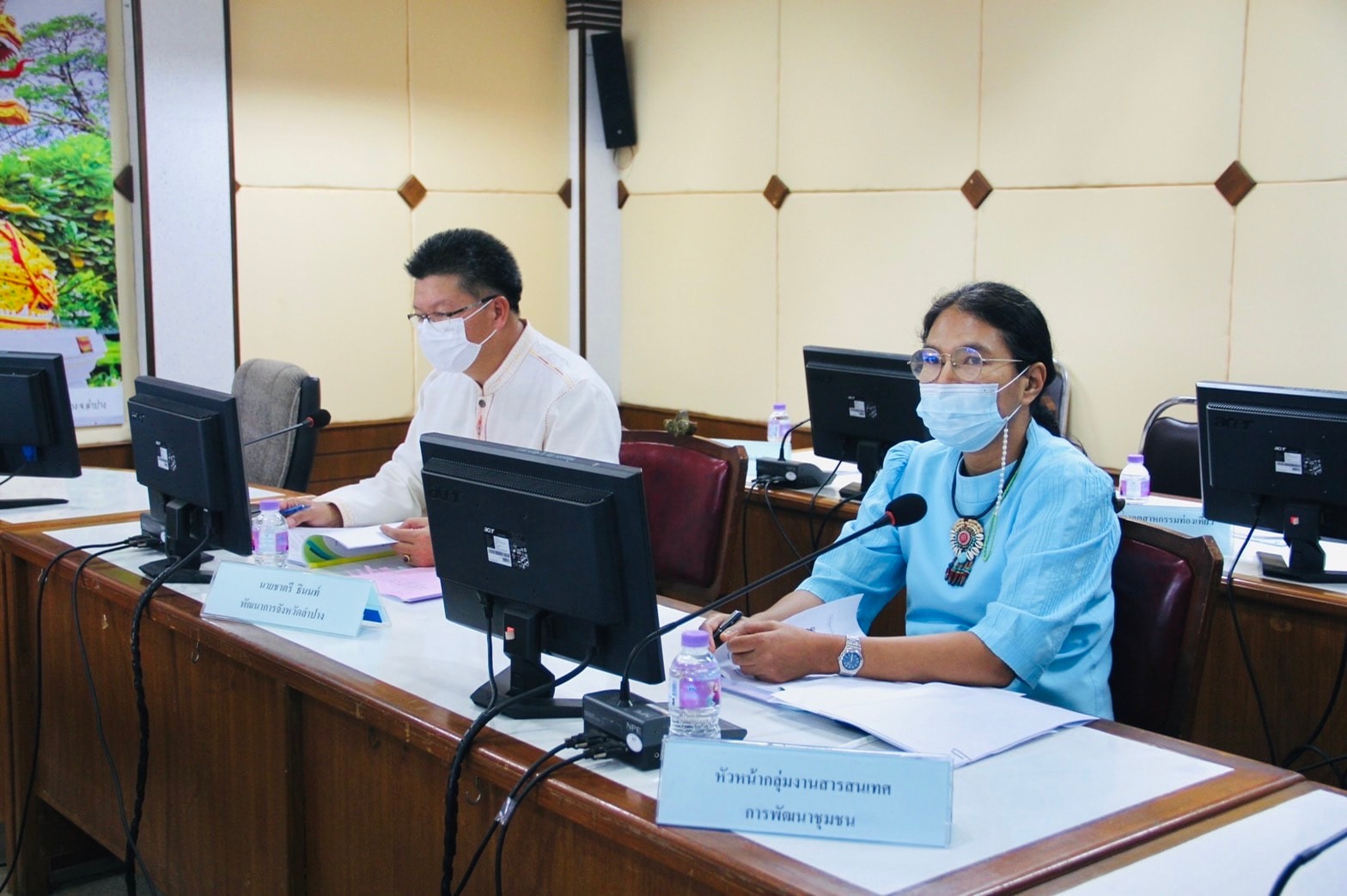 จังหวัดลำปาง  ร่วมการประชุมมอบนโยบายการขจัดความยากจนและพัฒนาคนทุกช่วงวัยอย่างยั่งยืน ตามหลักปรัชญาเศรษฐกิจพอเพียง