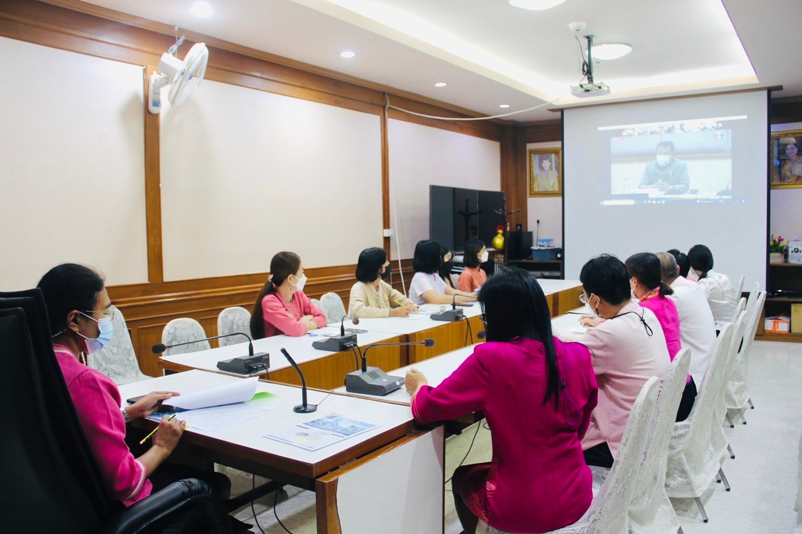 พช.ลำปาง    ร่วมประชุมรับการตรวจเยี่ยมส่วนราชการสังกัดกระทรวงมหาดไทยผ่านระบบ Zoom Cloud Meeting