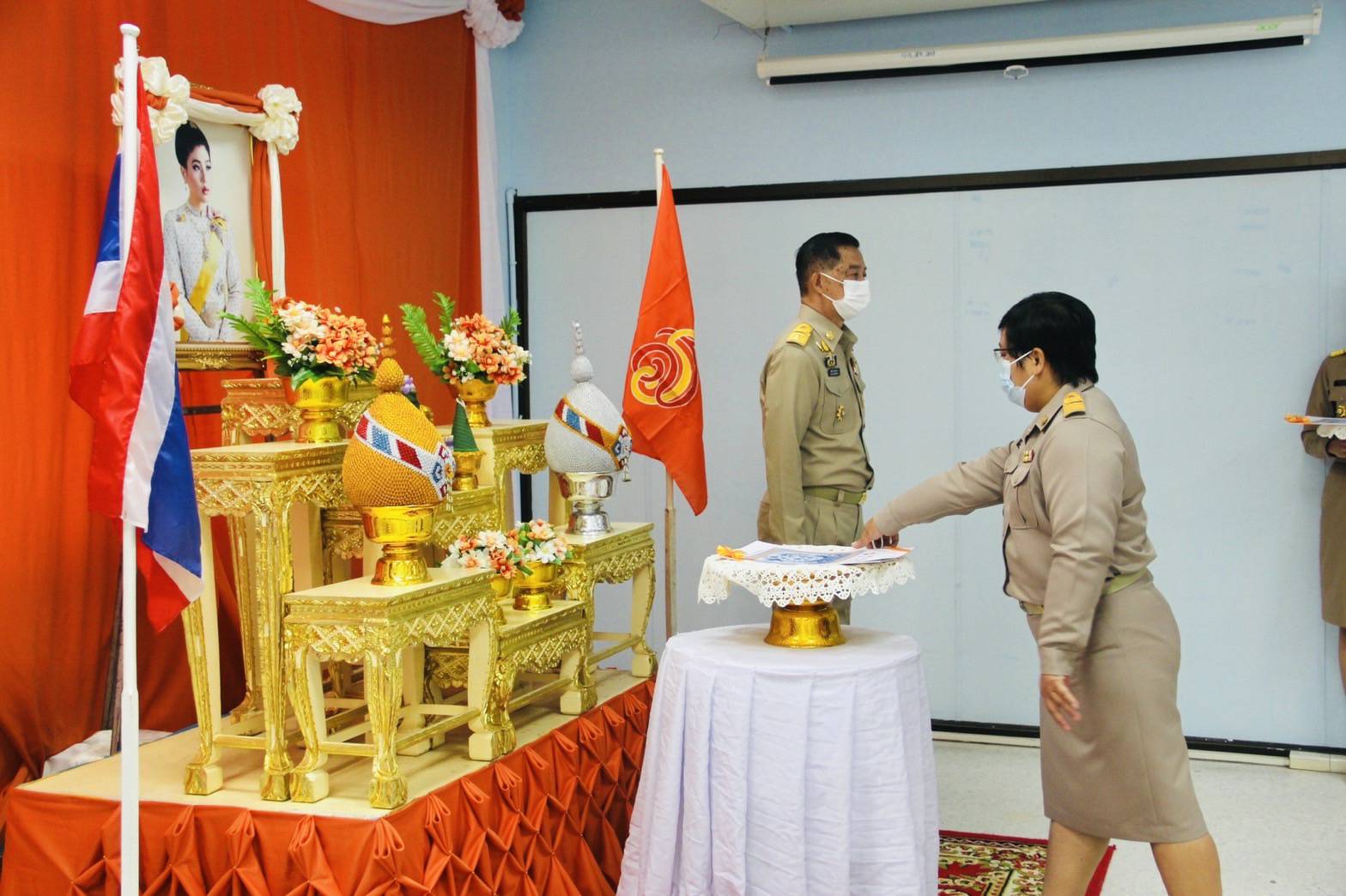 ? พช.ลำปาง จัดพิธีรับมอบแบบลายผ้าบาติกพระราชทาน สมเด็จพระเจ้าลูกเธอ เจ้าฟ้าสิริวัณณวรี นารีรัตนราชกัญญา
