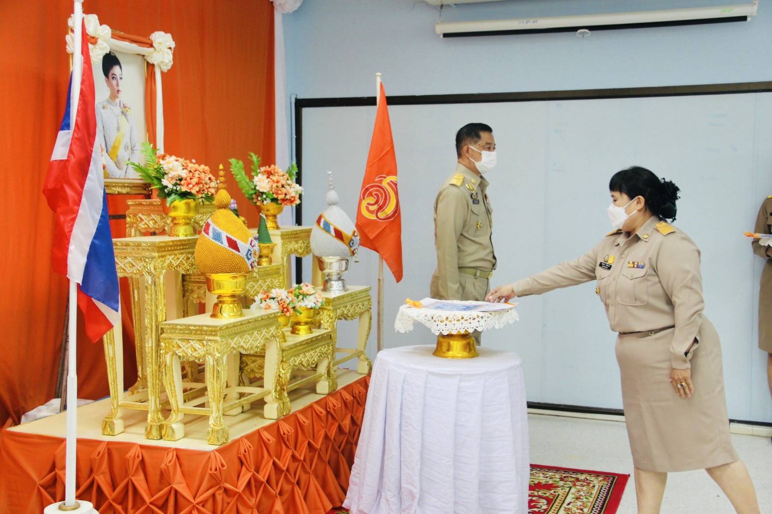 ? พช.ลำปาง จัดพิธีรับมอบแบบลายผ้าบาติกพระราชทาน สมเด็จพระเจ้าลูกเธอ เจ้าฟ้าสิริวัณณวรี นารีรัตนราชกัญญา