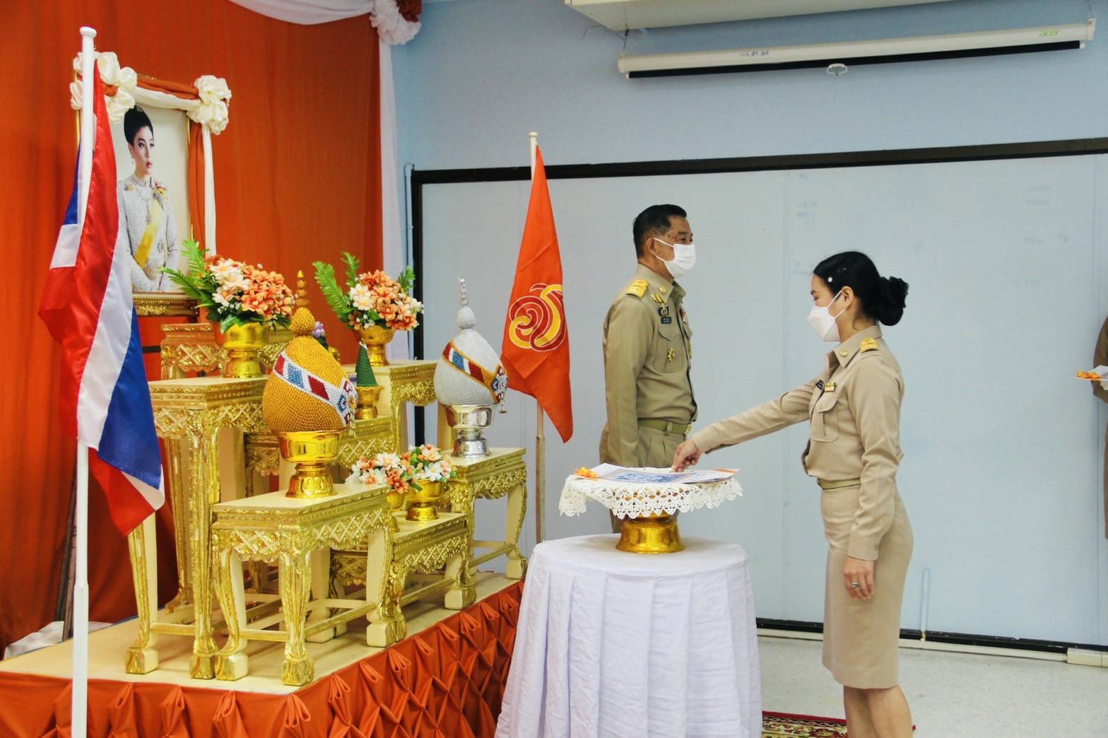 ? พช.ลำปาง จัดพิธีรับมอบแบบลายผ้าบาติกพระราชทาน สมเด็จพระเจ้าลูกเธอ เจ้าฟ้าสิริวัณณวรี นารีรัตนราชกัญญา
