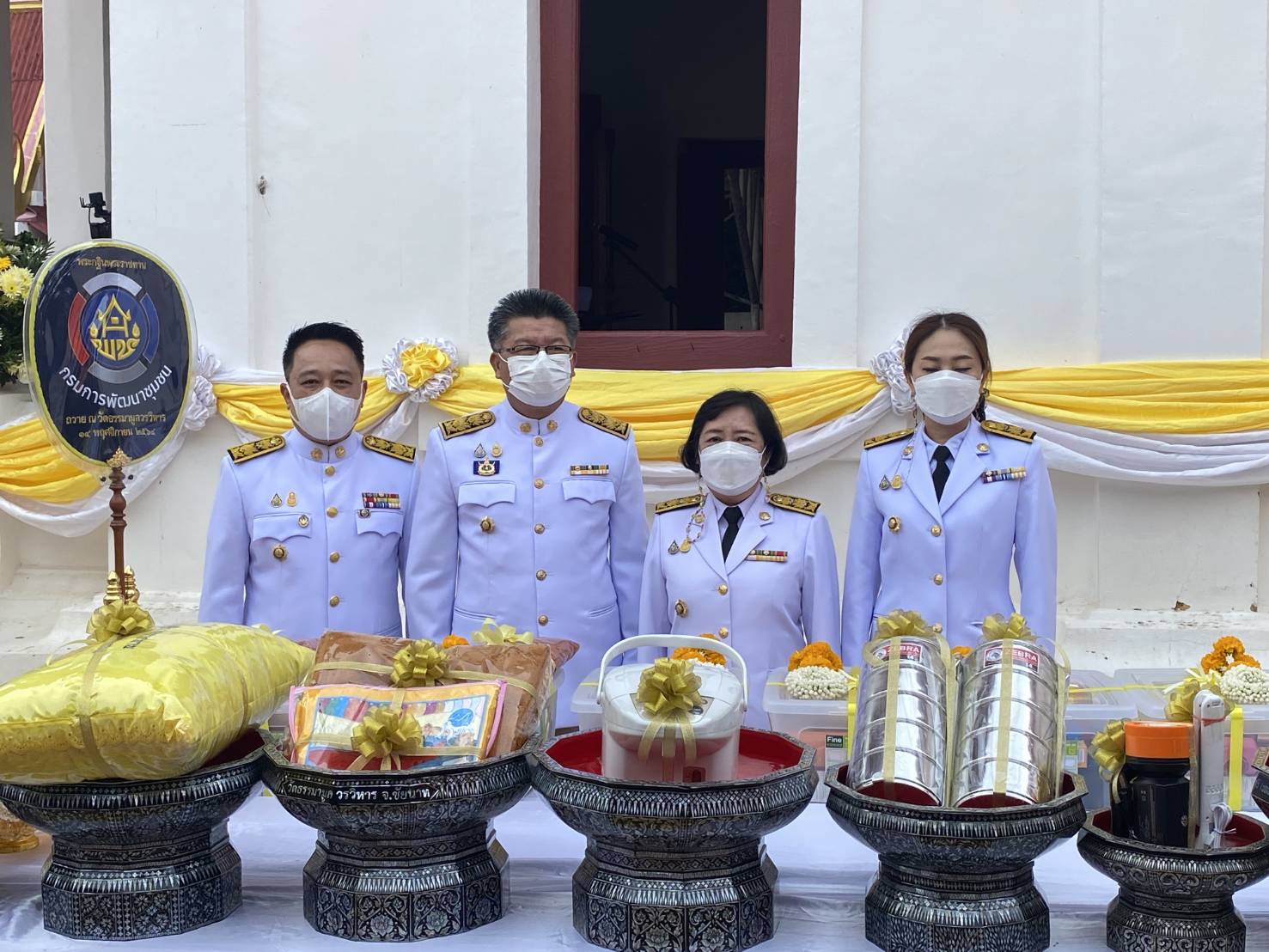 พช.ลำปาง ร่วมพิธีถวายผ้าพระกฐินพระราชทานกรมการพัฒนาชุมชน ประจำปีพุทธศักราช 2564