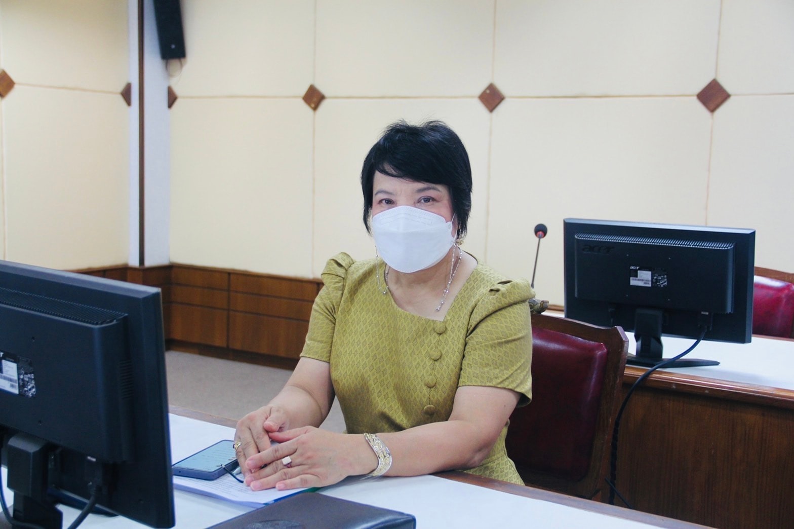 พช.ลำปาง   ร่วมรับฟังการประชุมชี้แจงการขับเคลื่อนการดำเนินงานขจัดความยากจนและพัฒนาคนทุกช่วงวัยอย่างยั่งยืนตามหลักปรัชญาของเศรษฐกิจพอเพียง