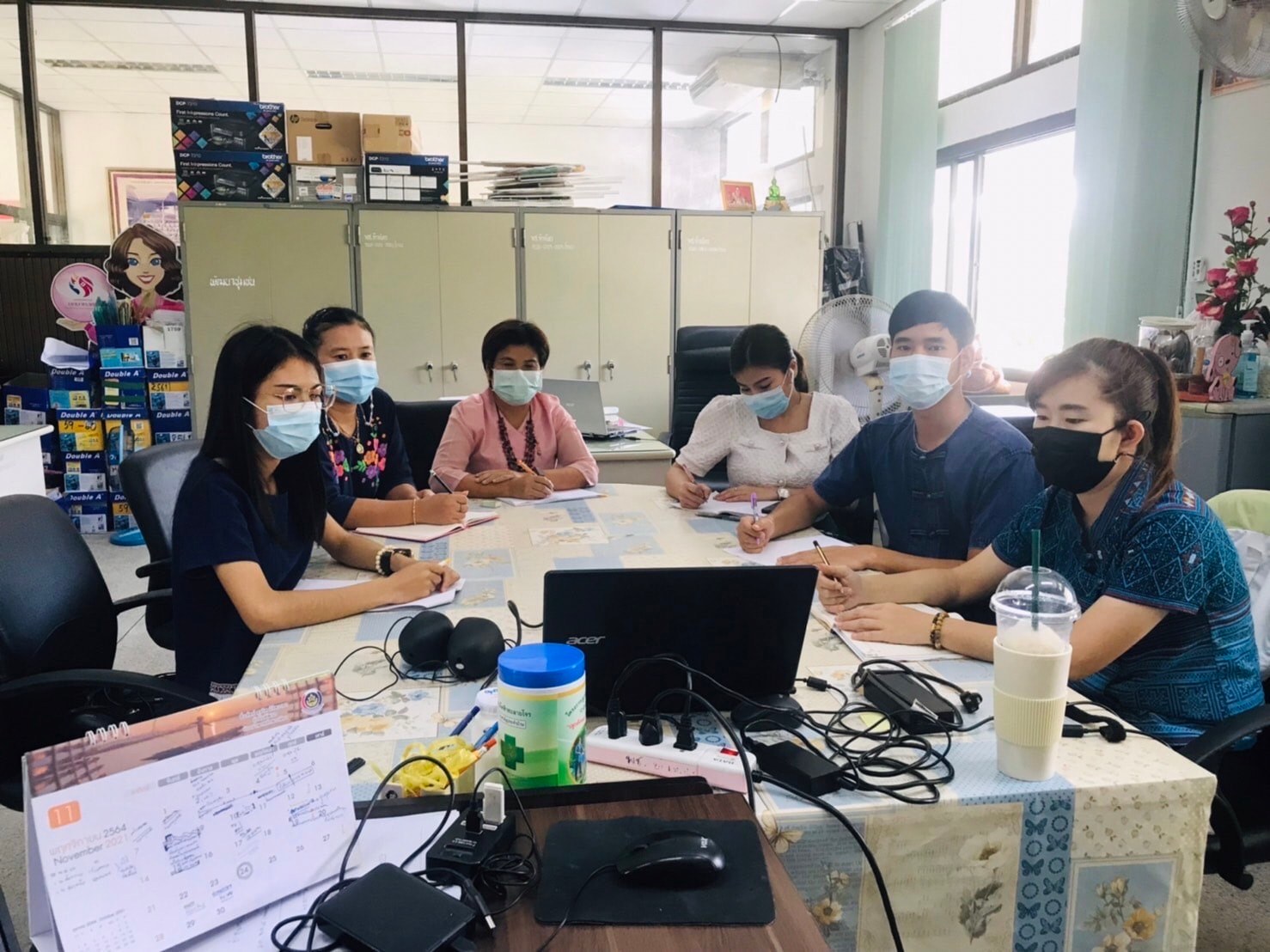 พช.ลำปาง   ร่วมรับฟังการประชุมชี้แจงการขับเคลื่อนการดำเนินงานขจัดความยากจนและพัฒนาคนทุกช่วงวัยอย่างยั่งยืนตามหลักปรัชญาของเศรษฐกิจพอเพียง