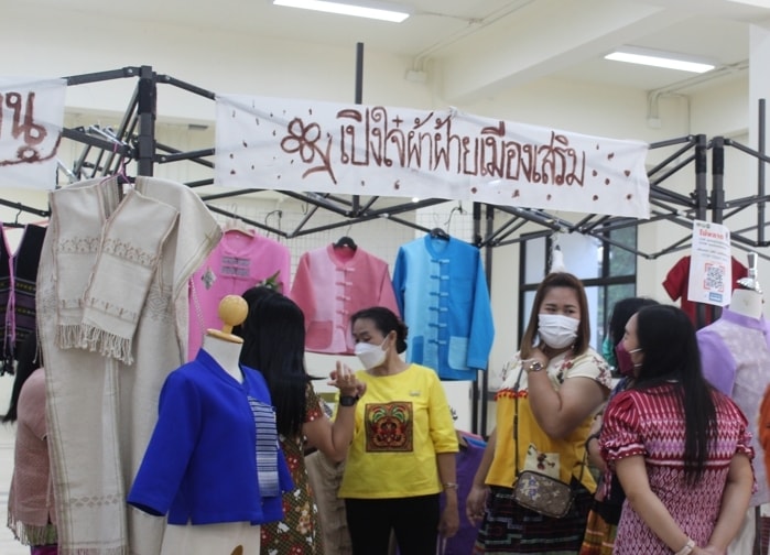 พช.ลำปาง  จัดนิทรรศการ “เสน่ห์ผ้าทอ สานต่อผ้าถิ่น เมดอินลำปาง”