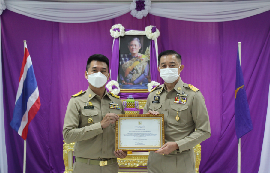 ? พช.ลำปาง เชิดชูเกียรติแก่บุคคลและองค์กรต้นแบบการน้อมนำแนวทางพระราชดำริของสมเด็จพระกนิษฐาธิราชเจ้า กรมสมเด็จพระเทพรัตนราชสุดาฯ สยามบรมราชกุมารี  สร้างความมั่นคงทางอาหาร สู่ปฏิบัติการ 90 วัน ปลูกผักสวนครัวสร้างความมั่นคงทางอาหาร รอบ 2