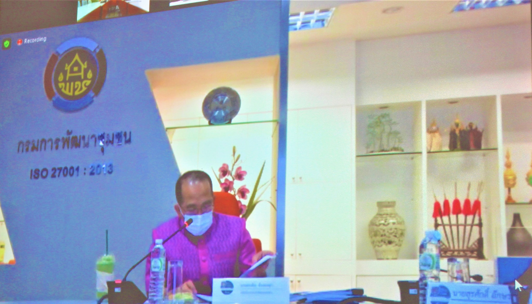 พช.ลำปาง  ร่วมรับฟังการประชุมชี้แจงแนวทางการจัดทำข้อเสนอโครงการพัฒนาและเสริมสร้างความเข้มแข็งของเศรษฐกิจฐานราก ปี 2565