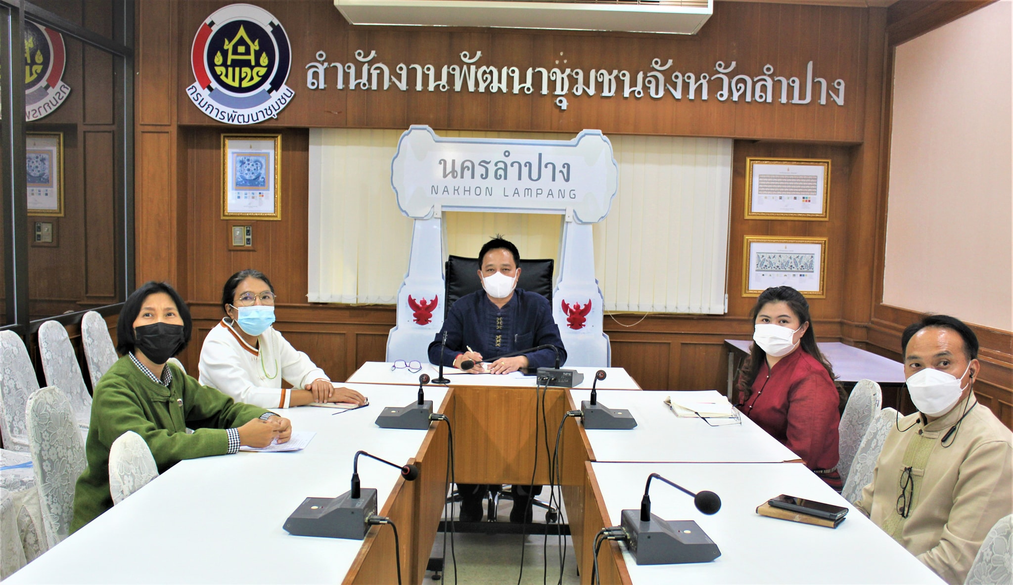 พช.ลำปาง  ร่วมรับฟังการประชุมชี้แจงแนวทางการจัดทำข้อเสนอโครงการพัฒนาและเสริมสร้างความเข้มแข็งของเศรษฐกิจฐานราก ปี 2565