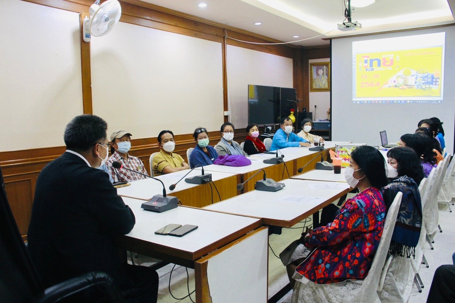 พช.ลำปาง  ประชุมชี้แจงให้ผู้ผลิต ผู้ประกอบการ OTOP เตรียมความพร้อมเข้าร่วมงานโอทอปไทย สู้ภัยโควิด-19