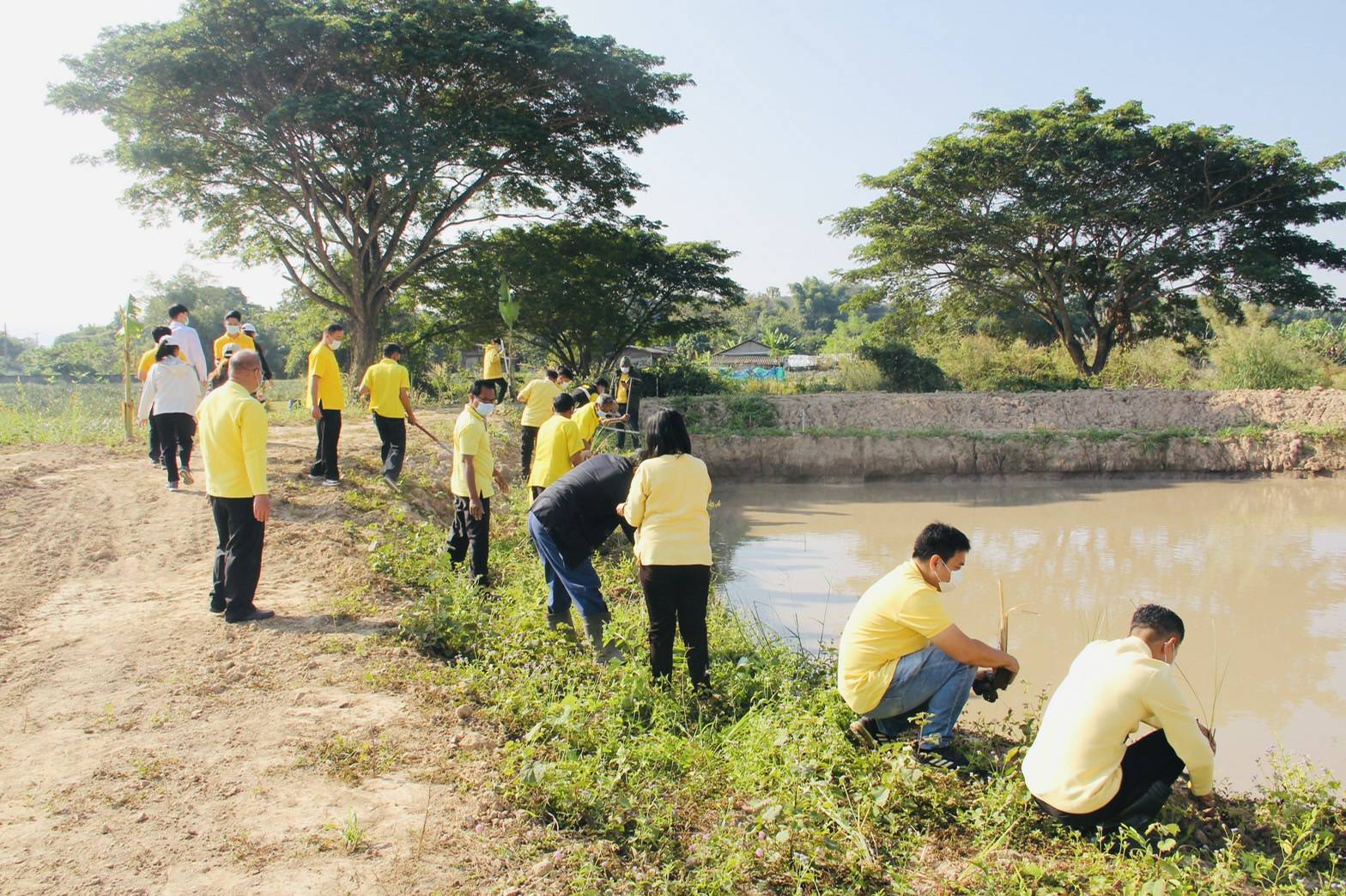 รองพ่อเมืองลำปาง เปิดกิจกรรม”วันดินโลก ที่ โคก หนอง นา” จังหวัดลำปาง