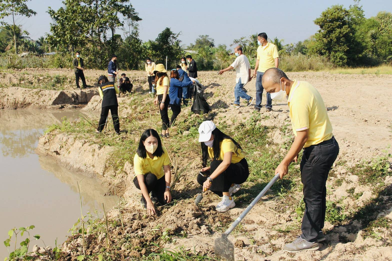 รองพ่อเมืองลำปาง เปิดกิจกรรม”วันดินโลก ที่ โคก หนอง นา” จังหวัดลำปาง