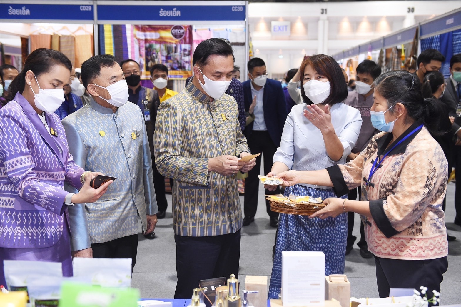 จังหวัดลำปาง   ร่วมเปิดงานอย่างยิ่งใหญ่ มหกรรม “OTOP ไทย สู้ภัยโควิด -19 ”   นายทรงศักดิ์ ทรงศรี รัฐมนตรีช่วยว่าการกระทรวงมหาดไทย ให้เกียรติเป็นประธานเปิดงานฯ ภายใต้แนวคิด ” ผลิตภัณฑ์พื้นถิ่น ศิลปินพื้นบ้าน เศรษฐกิจไทยพ้นภัยโควิด-19 ”  ณ ศูนย์แสดงสินค้าฯ ชาเลนเจอร์ 2 อิมแพ็ค เมืองทองธานี