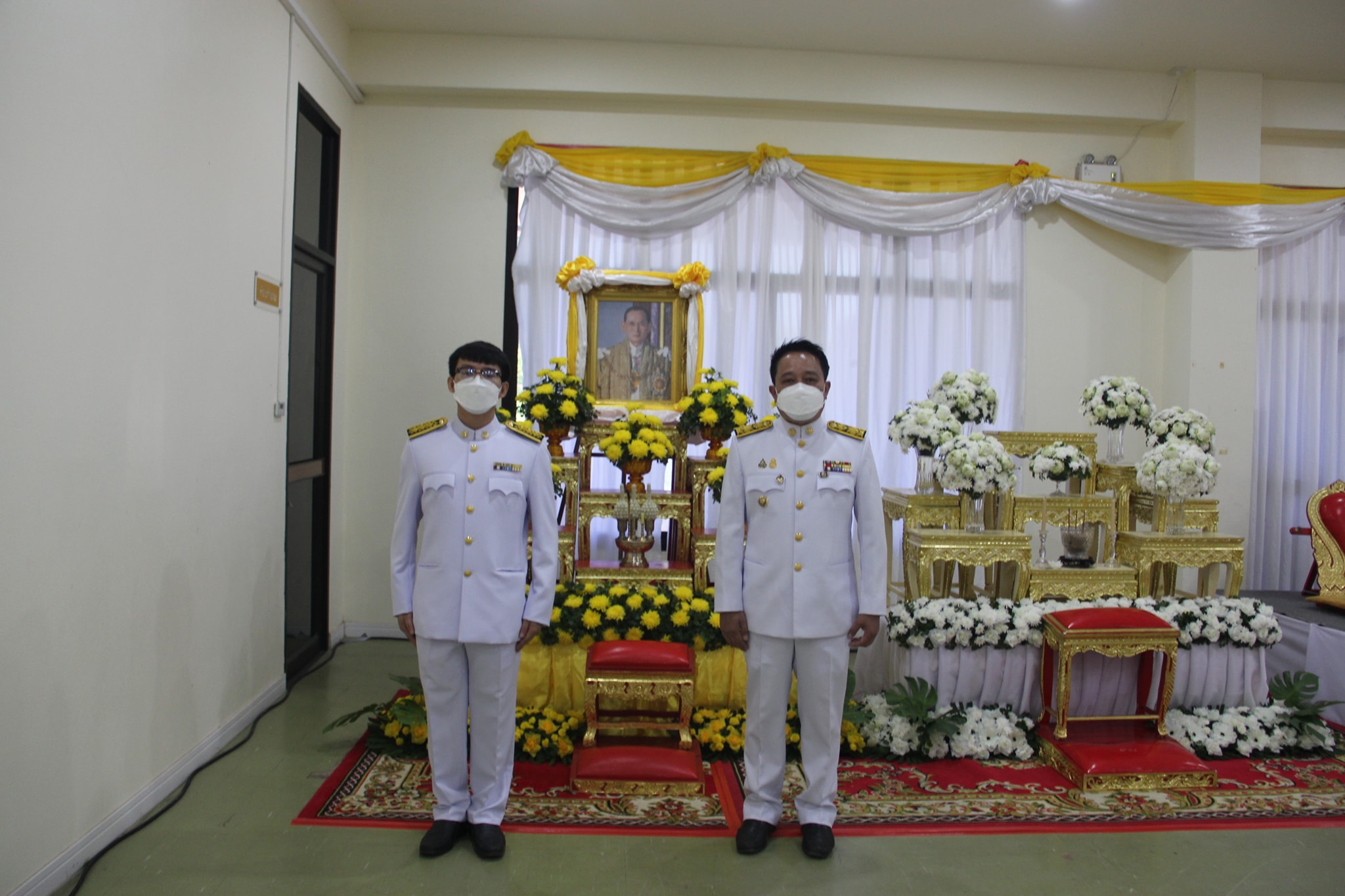 พช.ลำปาง  ร่วมพิธีทำบุญตักบาตรถวายพระราชกุศล พิธีวางพานพุ่มและพิธีถวายบังคม น้อมรำลึกในพระมหากรุณาธิคุณ เนื่องในวันคล้ายวันพระบรมราชสมภพ พระบาทสมเด็จ พระบรมชนกาธิเบศร มหาภูมิพลอดุลยเดชมหาราช บรมนาถบพิตร วันชาติ และวันพ่อแห่งชาติ 5 ธันวาคม 2564