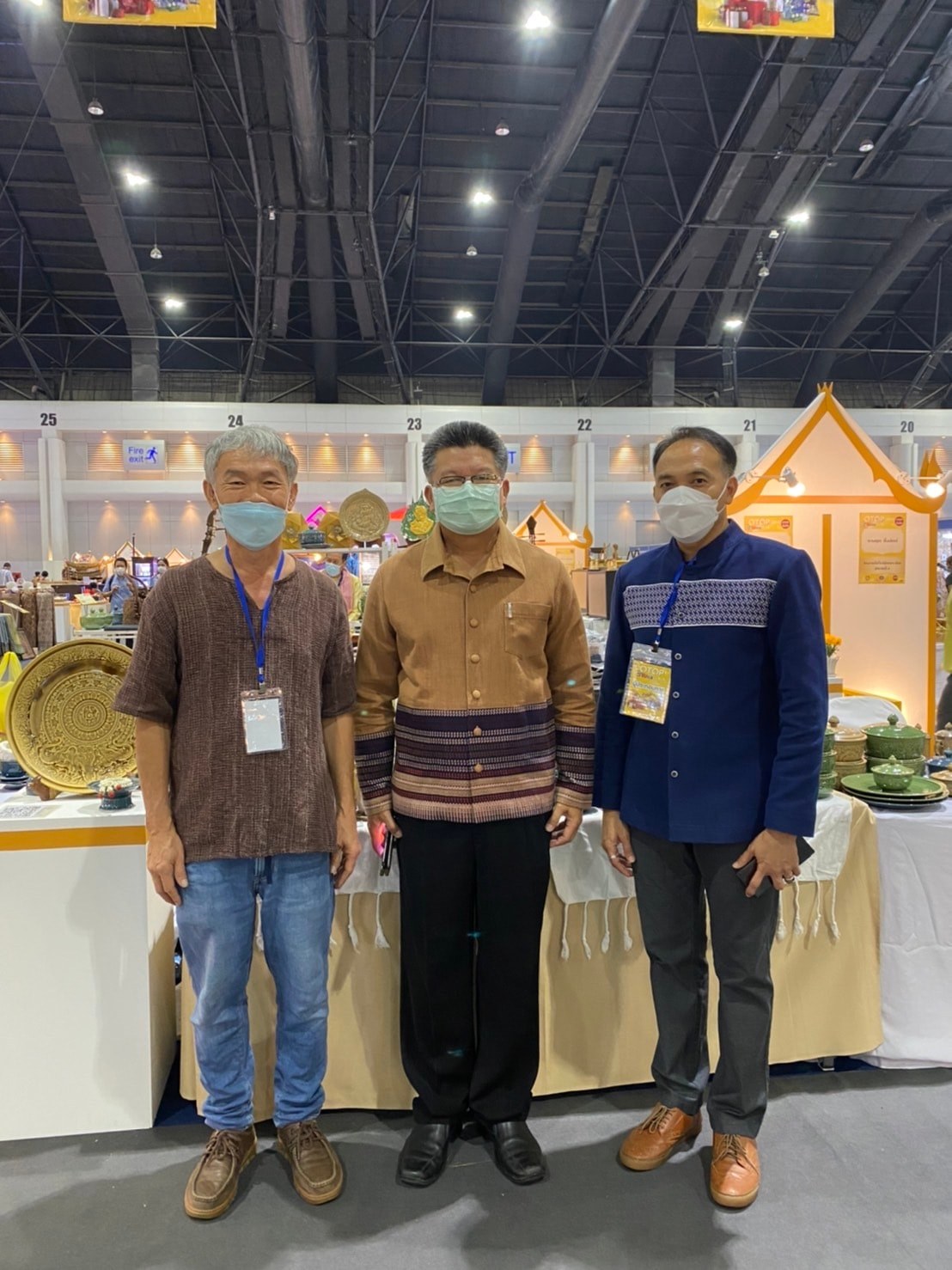 จังหวัดลำปาง   ร่วมเปิดงานอย่างยิ่งใหญ่ มหกรรม “OTOP ไทย สู้ภัยโควิด -19 ”   นายทรงศักดิ์ ทรงศรี รัฐมนตรีช่วยว่าการกระทรวงมหาดไทย ให้เกียรติเป็นประธานเปิดงานฯ ภายใต้แนวคิด ” ผลิตภัณฑ์พื้นถิ่น ศิลปินพื้นบ้าน เศรษฐกิจไทยพ้นภัยโควิด-19 ”  ณ ศูนย์แสดงสินค้าฯ ชาเลนเจอร์ 2 อิมแพ็ค เมืองทองธานี