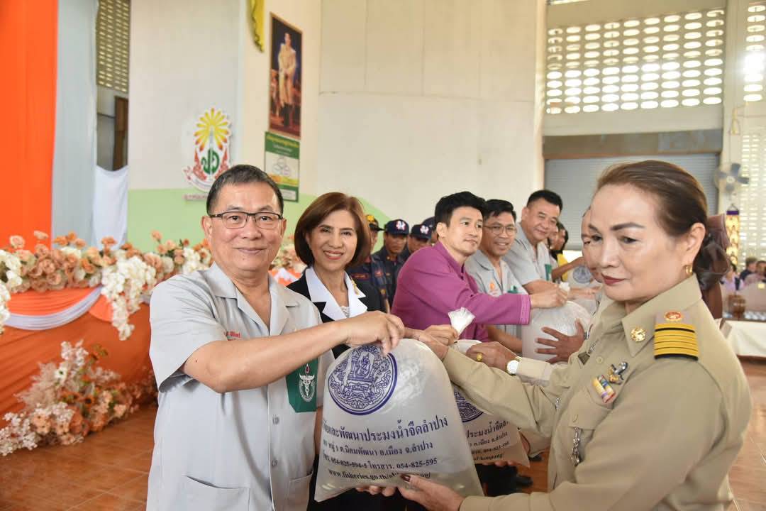 พช.ลำปาง ร่วมกิจกรรมหน่วยแพทย์เคลื่อนที่ พอ.สว. และหน่วยทันตกรรมเคลื่อนที่ เพื่อประชาชนด้อยโอกาส บูรณาการร่วมกับโครงการจังหวัดลำปางเคลื่อนที่ ประจำปีงบประมาณ พ.ศ.2568 พื้นที่ อ.งาว จ.ลำปาง