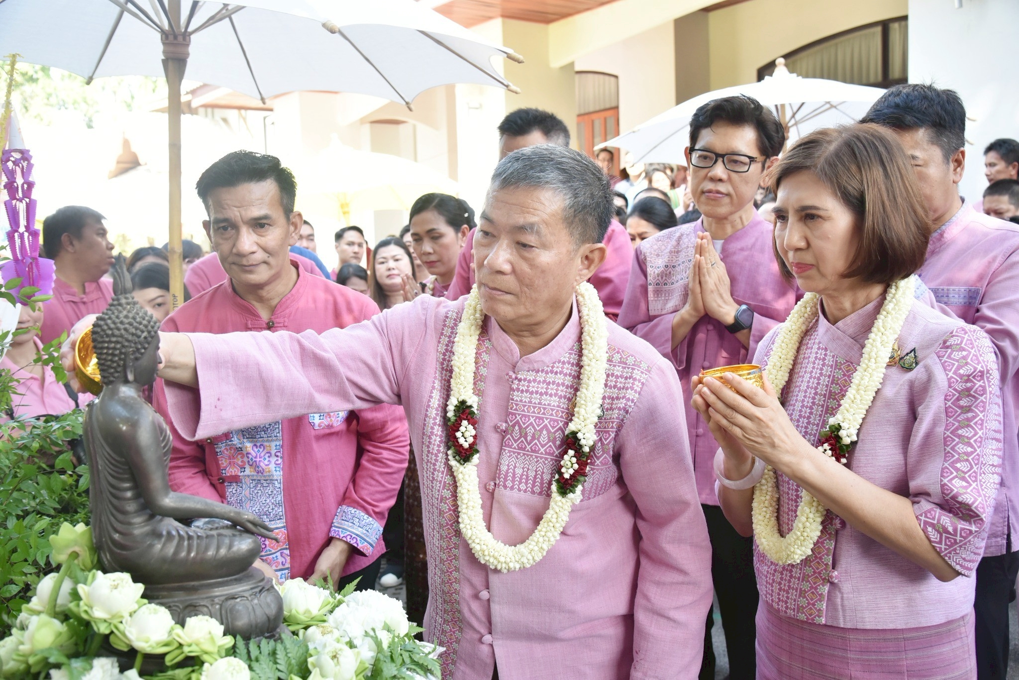 พช.ลำปาง ร่วมพิธีรดน้ำดำหัวขอพรผู้ว่าราชการจังหวัด รองผู้ว่าราชการจังหวัด เนื่องในเทศกาลสงกรานต์