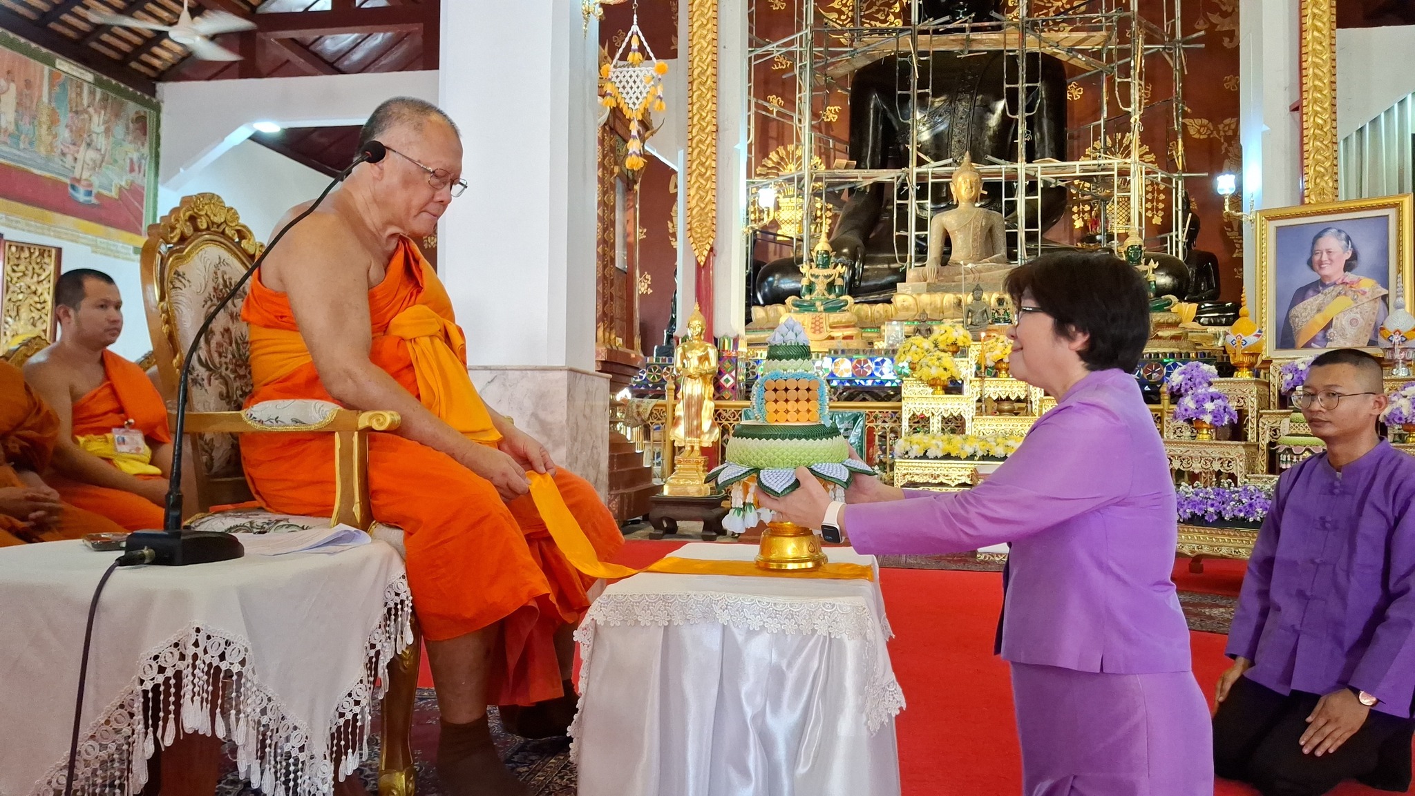 พช.ลำปาง ร่วมพิธีปลงผมนาค ผู้เข้าร่วมบรรพชาสามเณรโครงการเสริมสร้างคุณธรรมจริยธรรม ค่านิยมและความเป็นไทย ประจำปีงบประมาณ พ.ศ. 2568