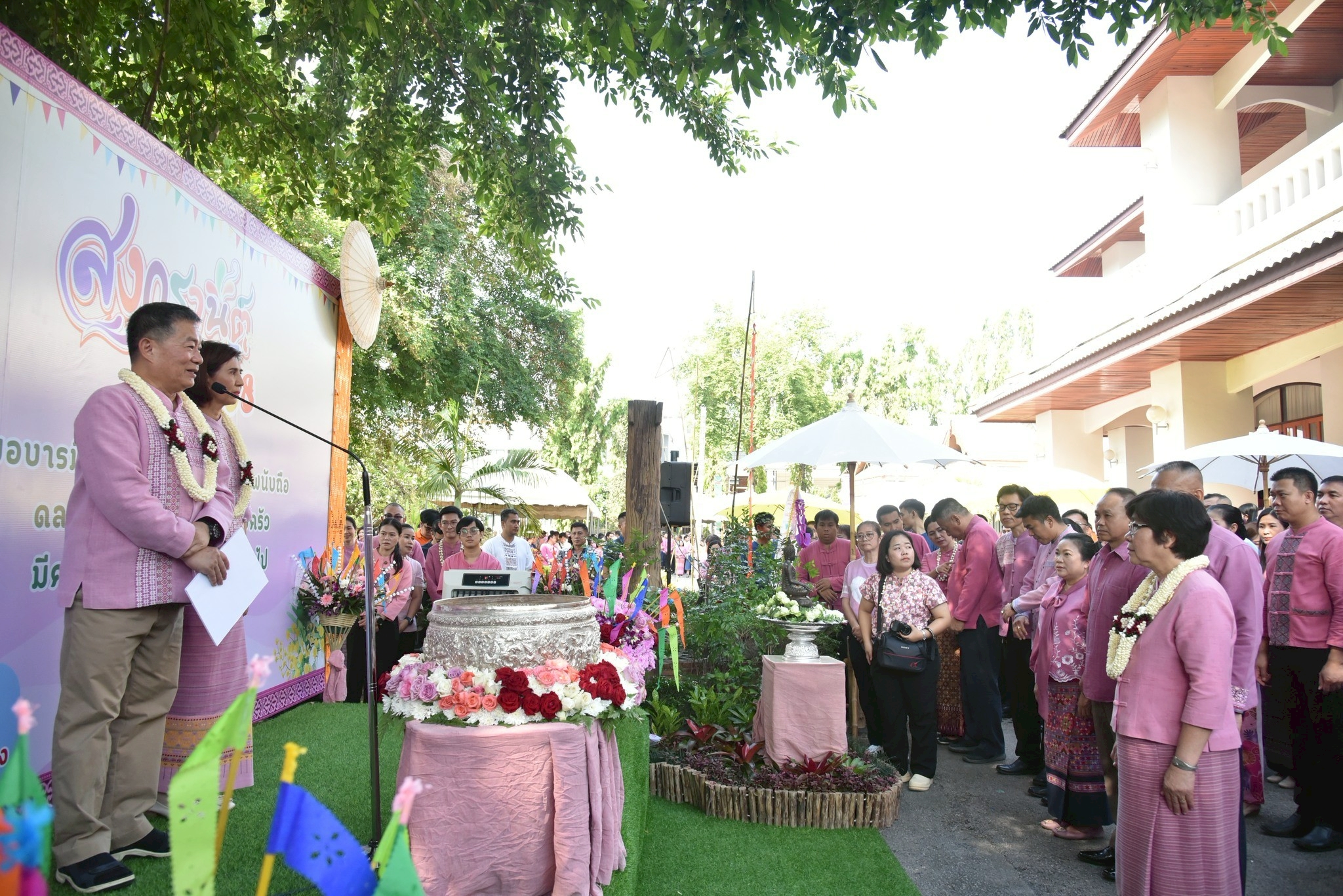 พช.ลำปาง ร่วมพิธีรดน้ำดำหัวขอพรผู้ว่าราชการจังหวัด รองผู้ว่าราชการจังหวัด เนื่องในเทศกาลสงกรานต์