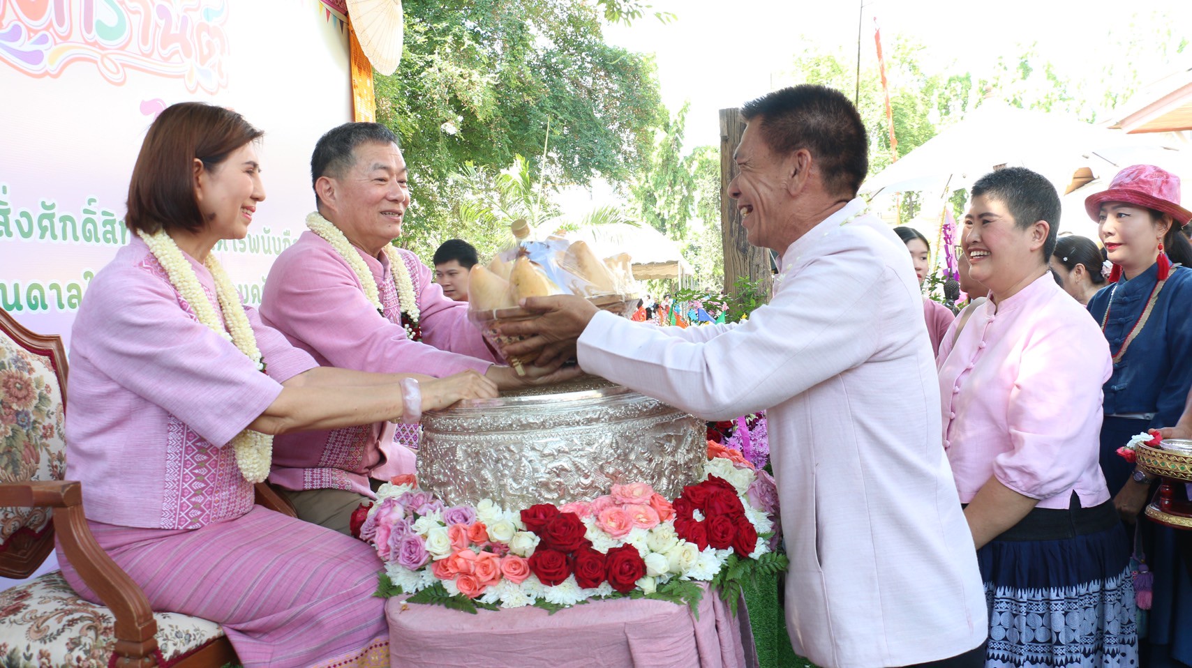 พช.ลำปาง ร่วมพิธีรดน้ำดำหัวขอพรผู้ว่าราชการจังหวัด รองผู้ว่าราชการจังหวัด เนื่องในเทศกาลสงกรานต์