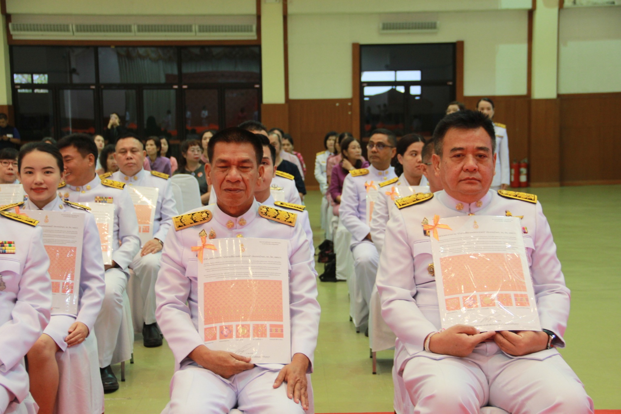 จังหวัดลำปาง จัดพิธีมอบแบบลายผ้าพระราชทาน “ผ้าลายสิริราชพัสตราภรณ์”