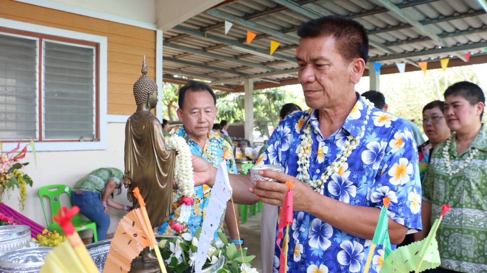 พช.ลำปาง ร่วมใจรดน้ำดำหัว ขอพร พัฒนาการจังหวัดลำปาง และข้าราชการบำนาญ เนื่องในโอกาสเทศกาลสงกรานต์ ประจำปี 2568