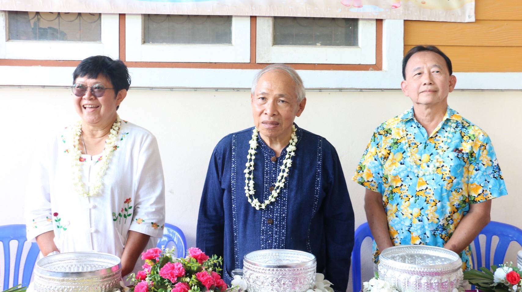 พช.ลำปาง ร่วมใจรดน้ำดำหัว ขอพร พัฒนาการจังหวัดลำปาง และข้าราชการบำนาญ เนื่องในโอกาสเทศกาลสงกรานต์ ประจำปี 2568