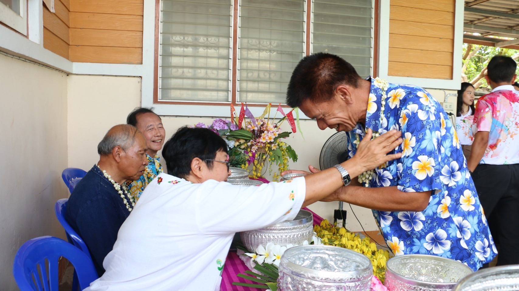 พช.ลำปาง ร่วมใจรดน้ำดำหัว ขอพร พัฒนาการจังหวัดลำปาง และข้าราชการบำนาญ เนื่องในโอกาสเทศกาลสงกรานต์ ประจำปี 2568