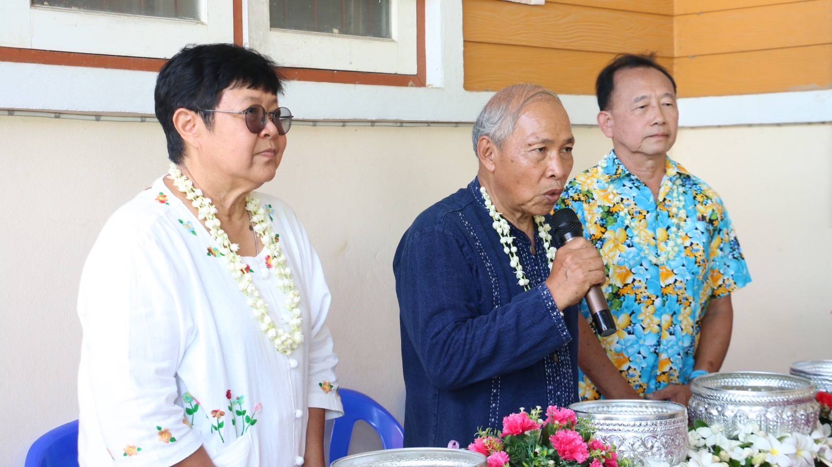 พช.ลำปาง ร่วมใจรดน้ำดำหัว ขอพร พัฒนาการจังหวัดลำปาง และข้าราชการบำนาญ เนื่องในโอกาสเทศกาลสงกรานต์ ประจำปี 2568
