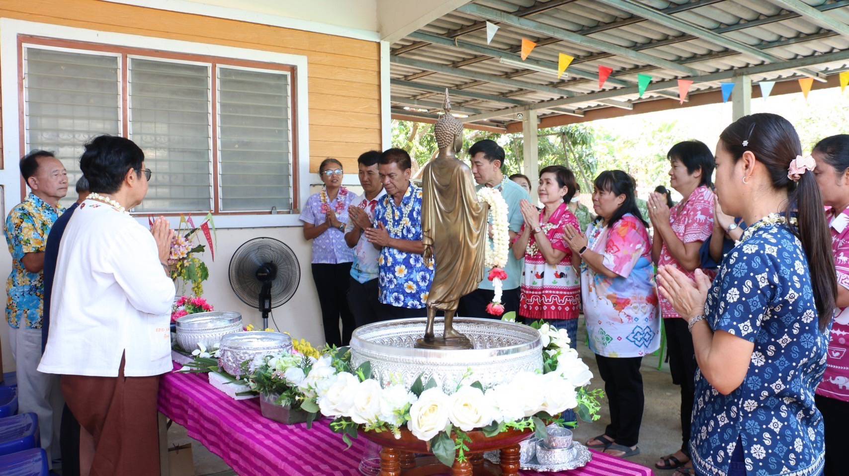 พช.ลำปาง ร่วมใจรดน้ำดำหัว ขอพร พัฒนาการจังหวัดลำปาง และข้าราชการบำนาญ เนื่องในโอกาสเทศกาลสงกรานต์ ประจำปี 2568