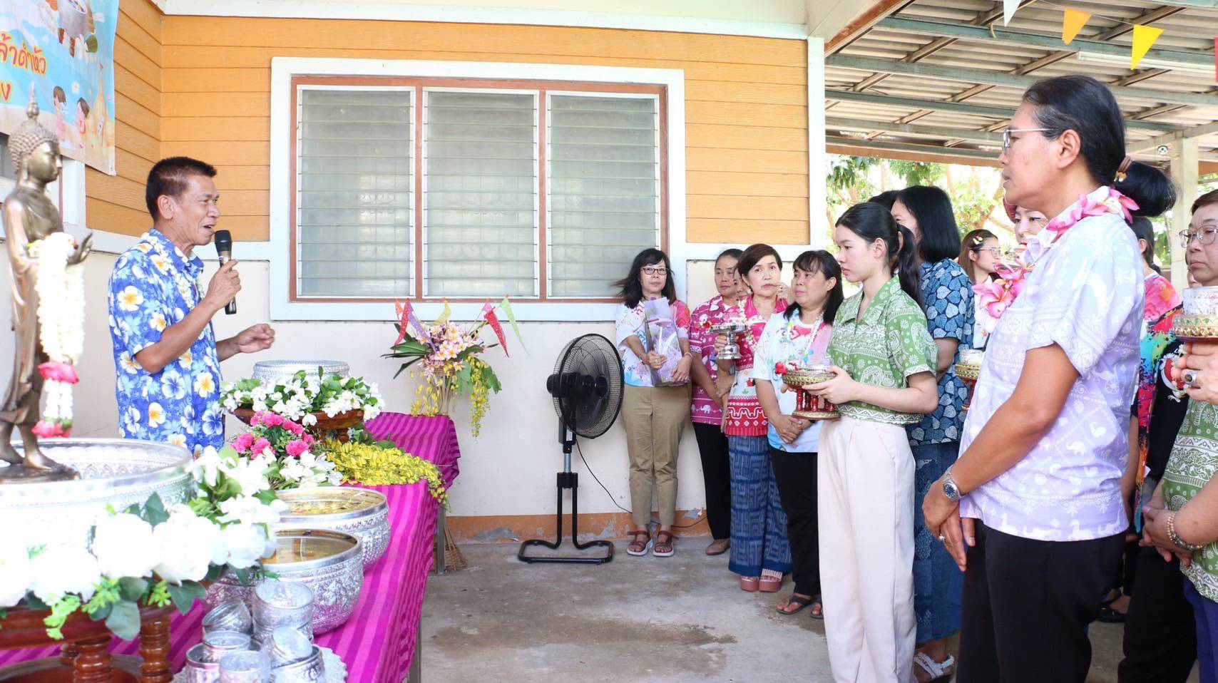 พช.ลำปาง ร่วมใจรดน้ำดำหัว ขอพร พัฒนาการจังหวัดลำปาง และข้าราชการบำนาญ เนื่องในโอกาสเทศกาลสงกรานต์ ประจำปี 2568