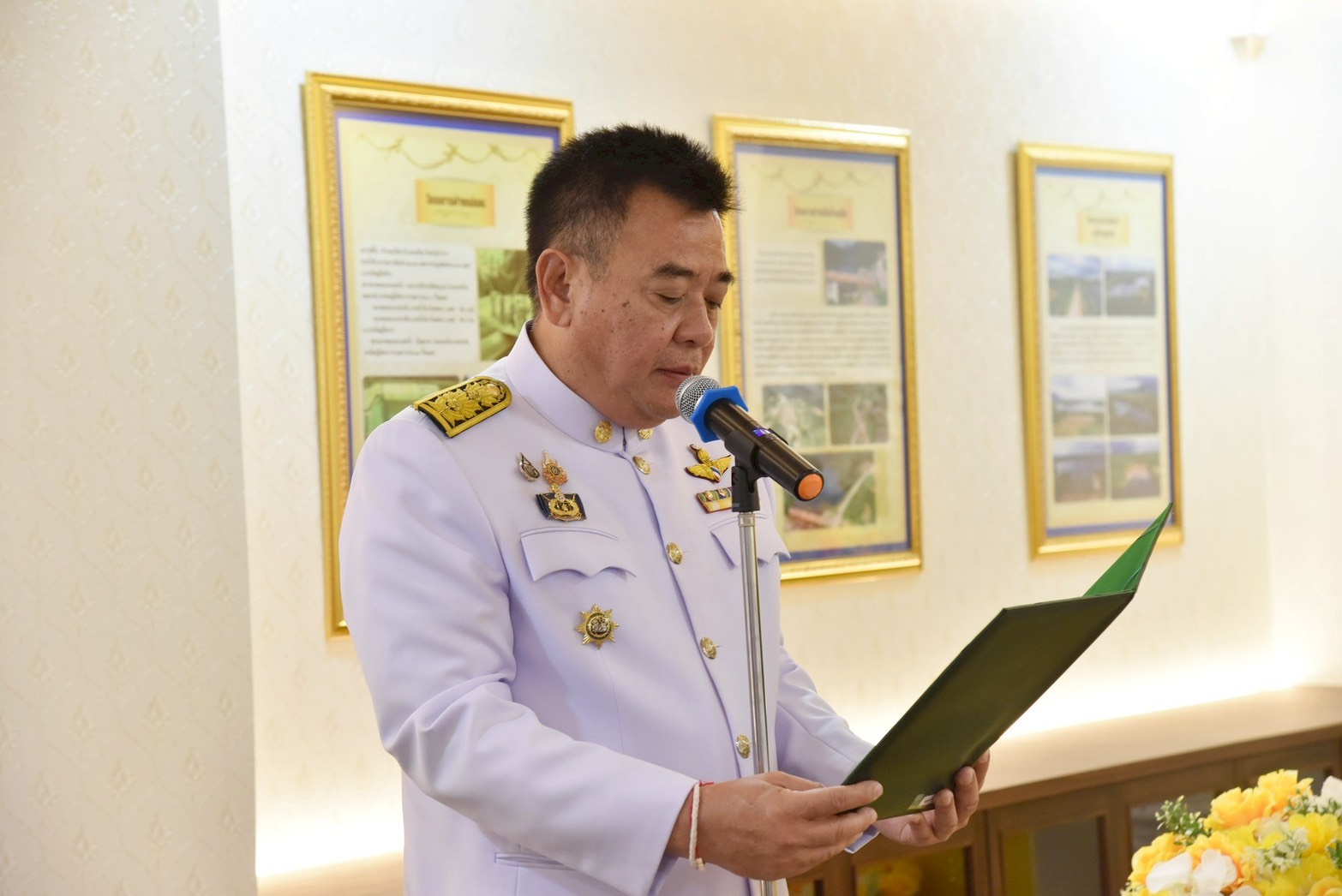 พช.ลำปาง ร่วมพิธีรับเหรียญที่ระลึกพระราชทานฯ เนื่องในวันข้าราชการพลเรือนและวันคล้ายวันสถาปนากระทรวงมหาดไทย ครบรอบ 133 ปี