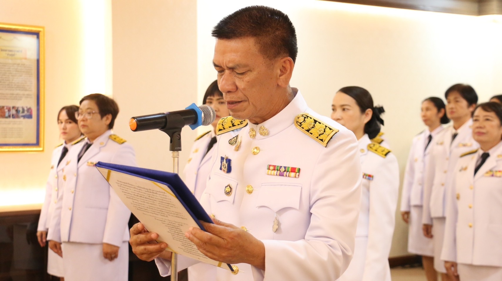 พช.ลำปาง จัดพิธีรับเหรียญที่ระลึกพระราชทานฯ เนื่องในวันข้าราชการพลเรือนและวันคล้ายวันสถาปนากระทรวงมหาดไทย ครบรอบ 133 ปี