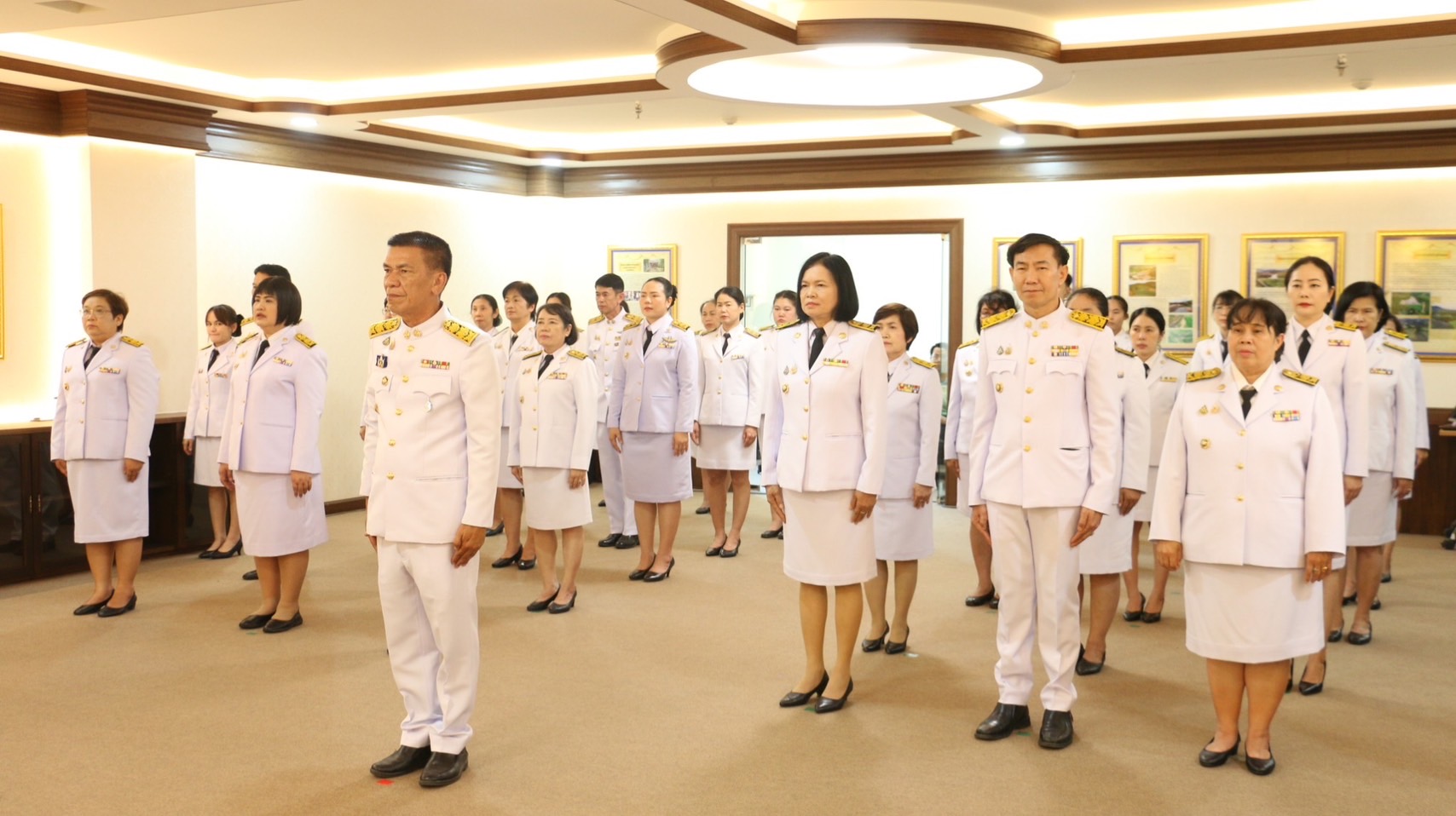 พช.ลำปาง จัดพิธีรับเหรียญที่ระลึกพระราชทานฯ เนื่องในวันข้าราชการพลเรือนและวันคล้ายวันสถาปนากระทรวงมหาดไทย ครบรอบ 133 ปี