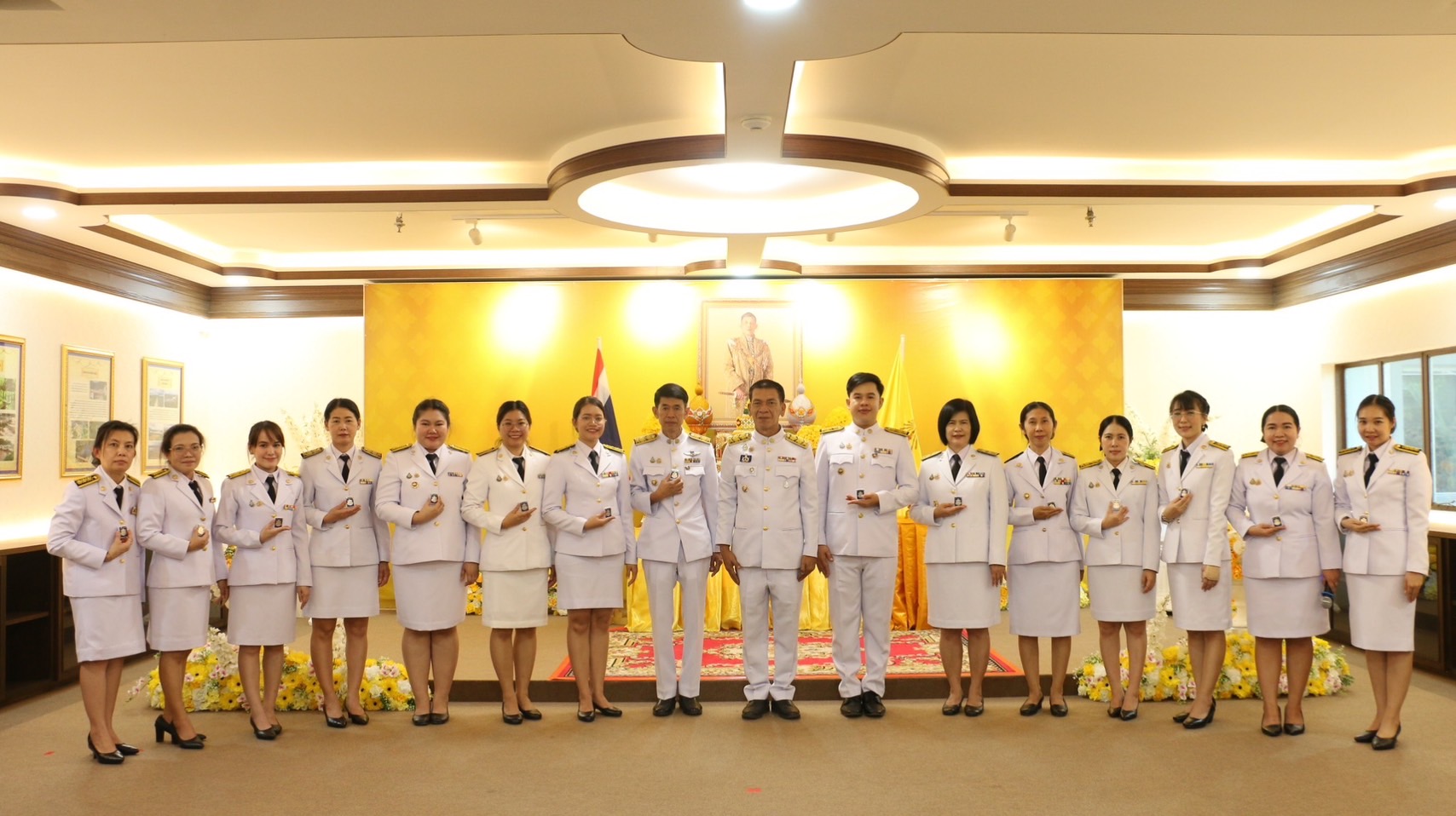 พช.ลำปาง จัดพิธีรับเหรียญที่ระลึกพระราชทานฯ เนื่องในวันข้าราชการพลเรือนและวันคล้ายวันสถาปนากระทรวงมหาดไทย ครบรอบ 133 ปี